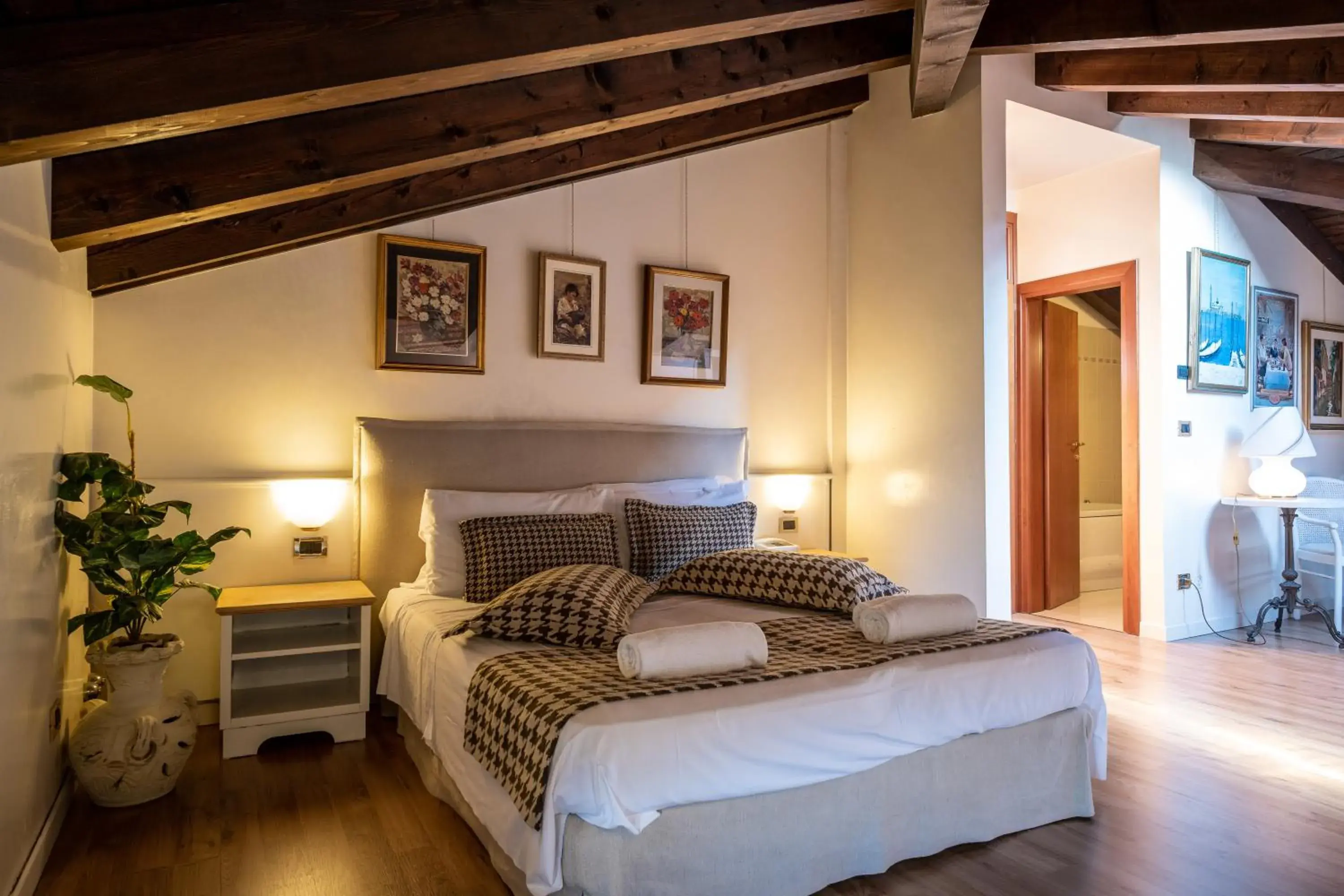 Comfort Quadruple Room in Hotel Villa Sara Comfort Quadruple Room in Hotel Villa Sara