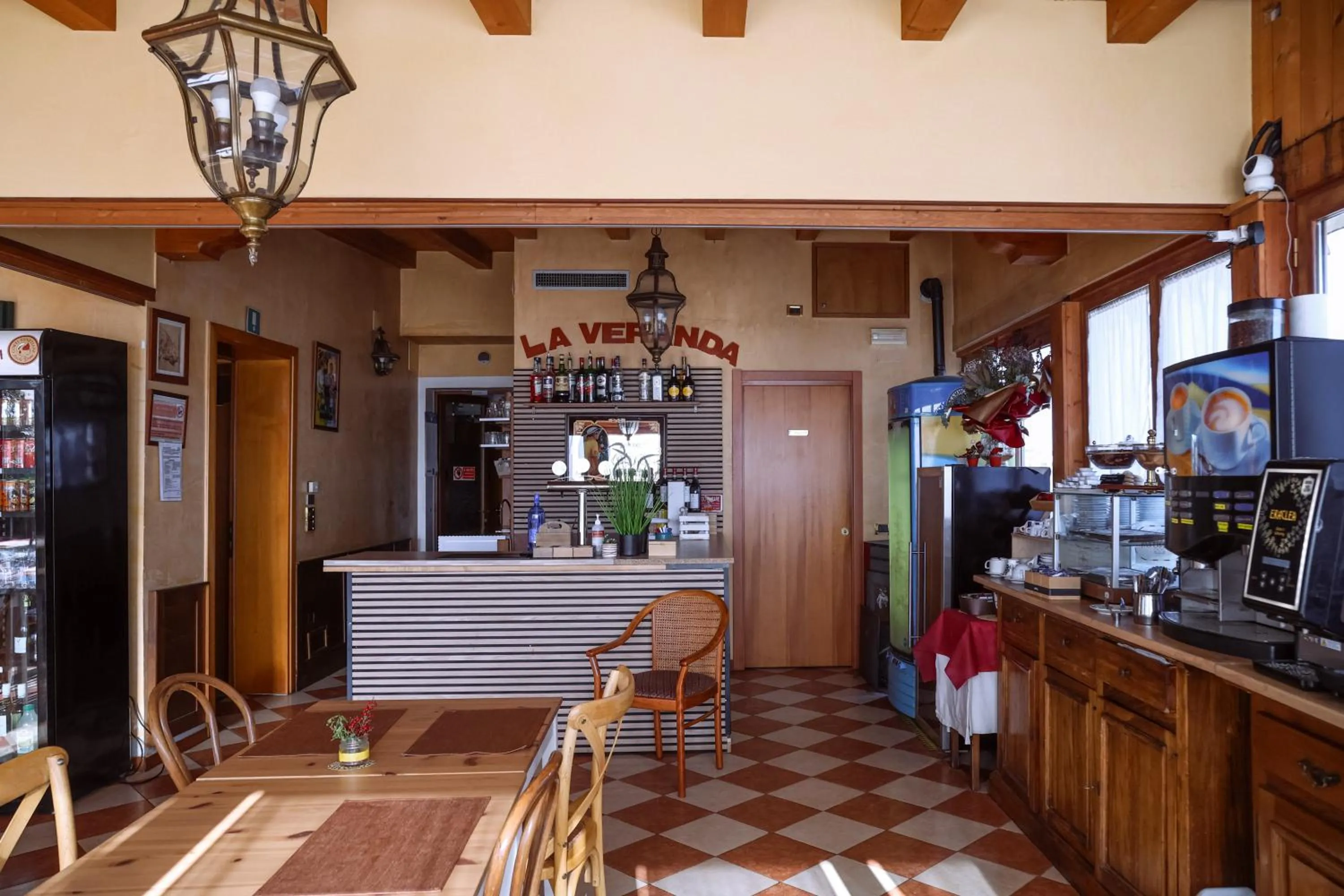 Restaurant/places to eat in Hotel Villa Sara