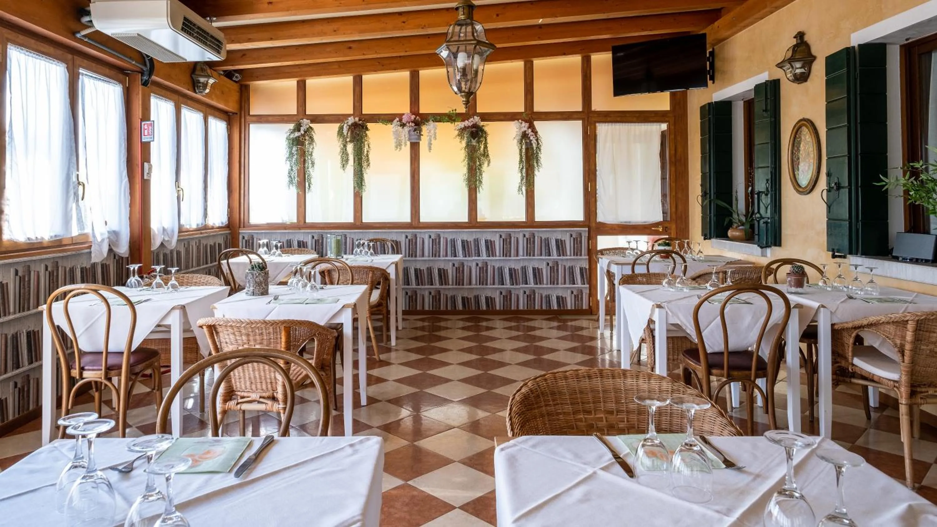 Restaurant/places to eat in Hotel Villa Sara
