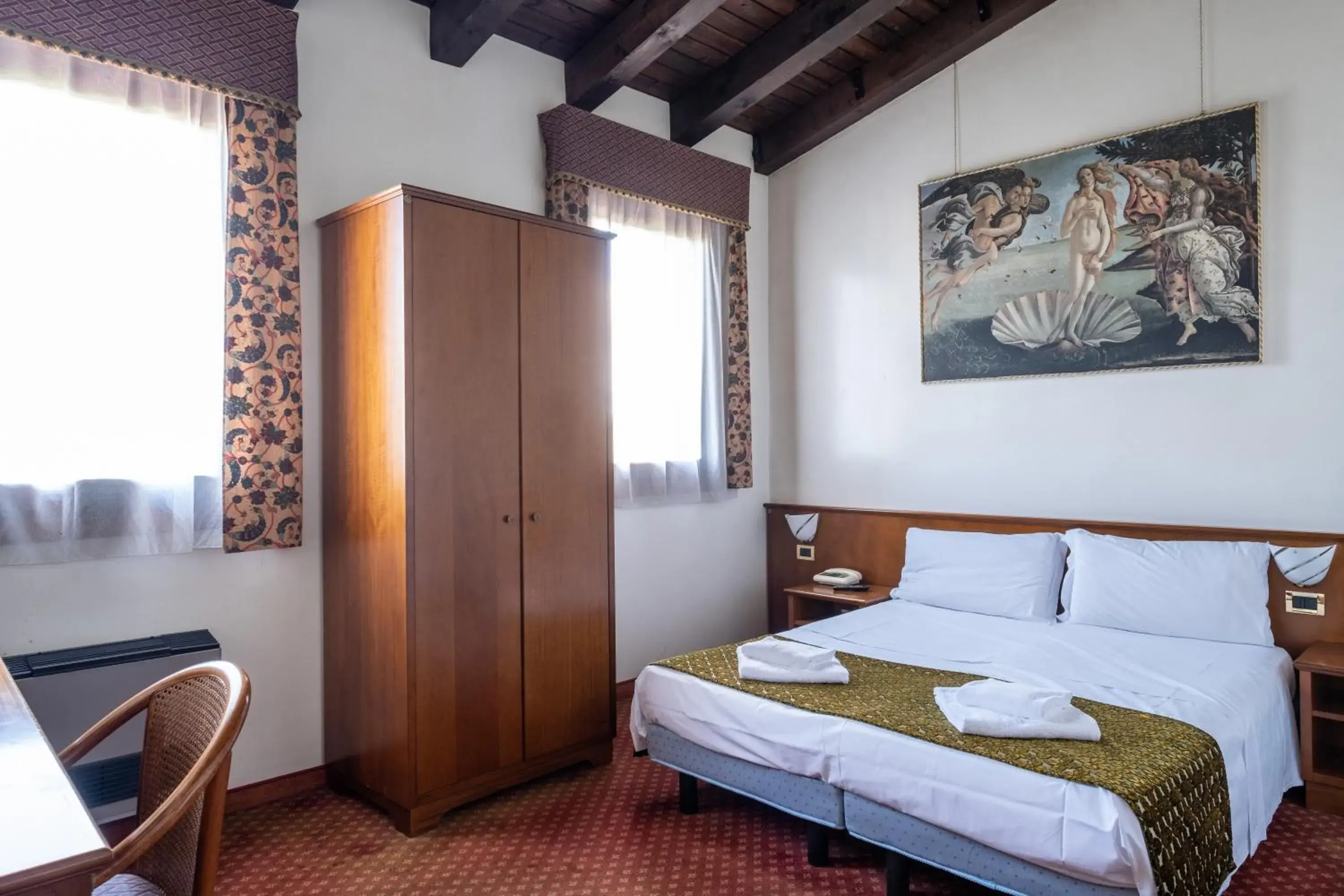 Standard Double or Twin Room in Hotel Villa Sara Standard Double or Twin Room in Hotel Villa Sara