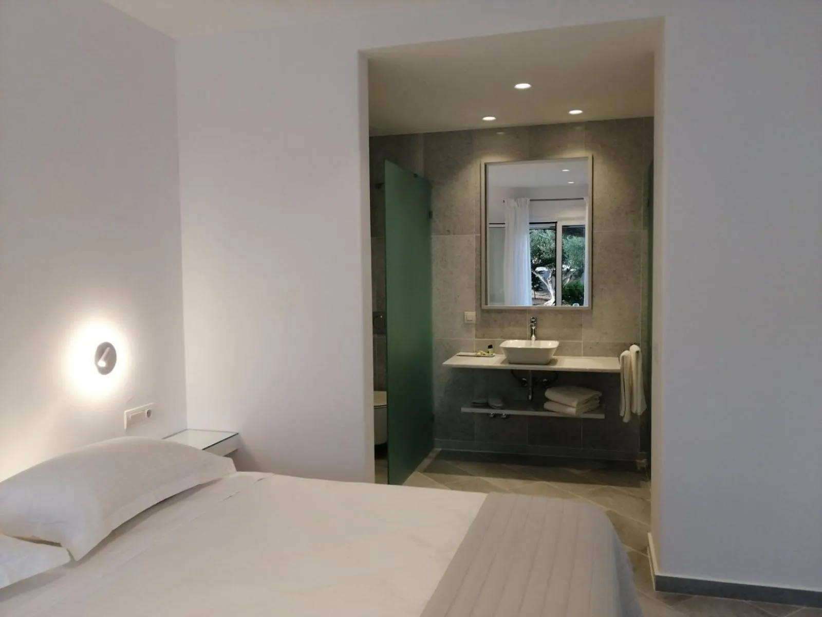 Photo of the whole room, Bed in Doukissa