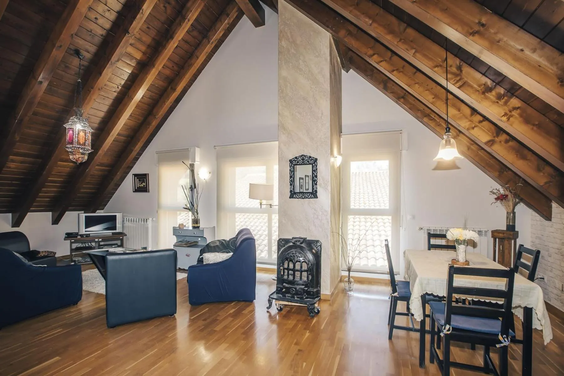 Living room in Casa Ferran, amplias habitaciones y apartamentos de montaña