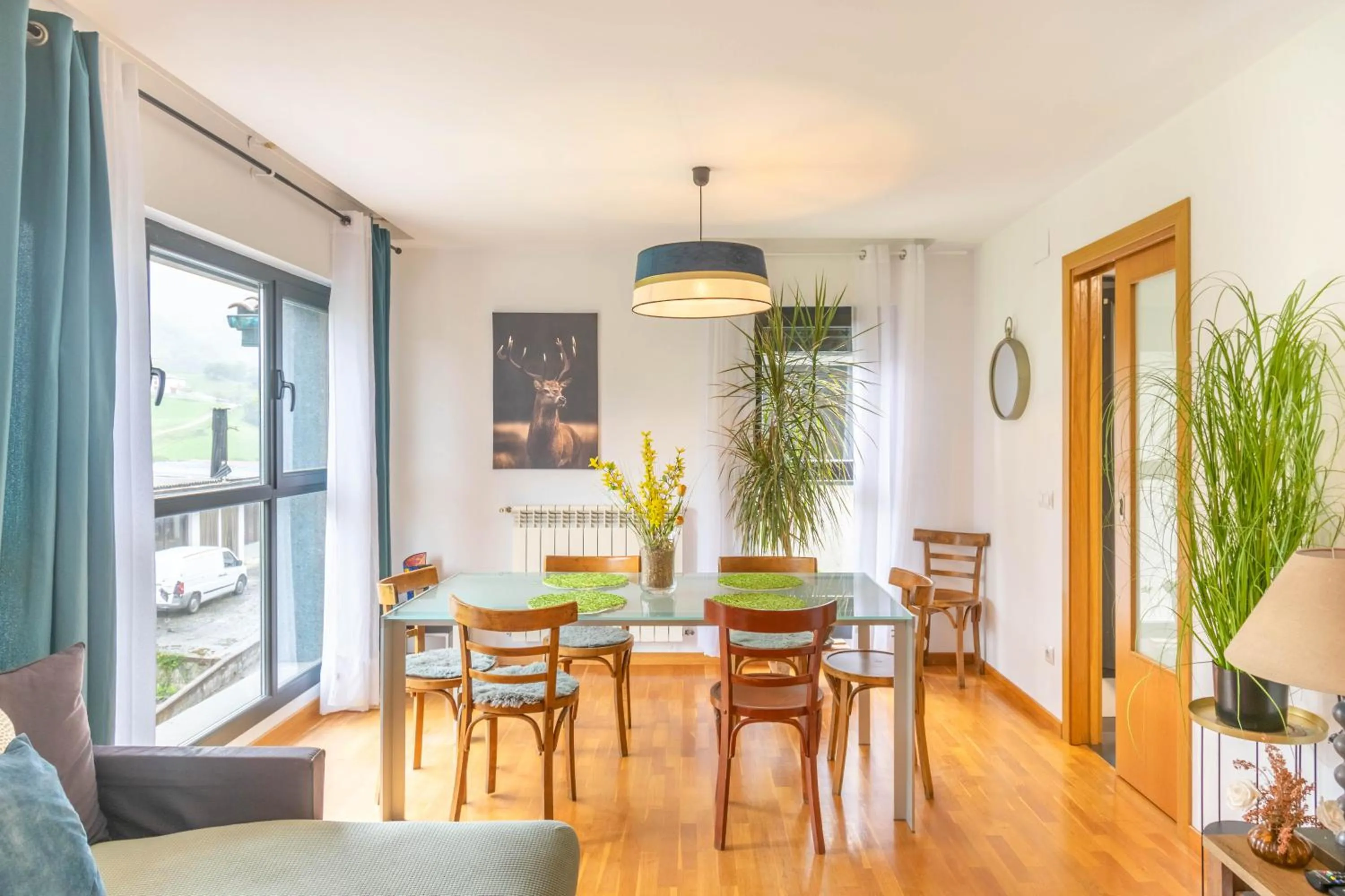 Communal lounge/ TV room in Casa Ferran, amplias habitaciones y apartamentos de montaña