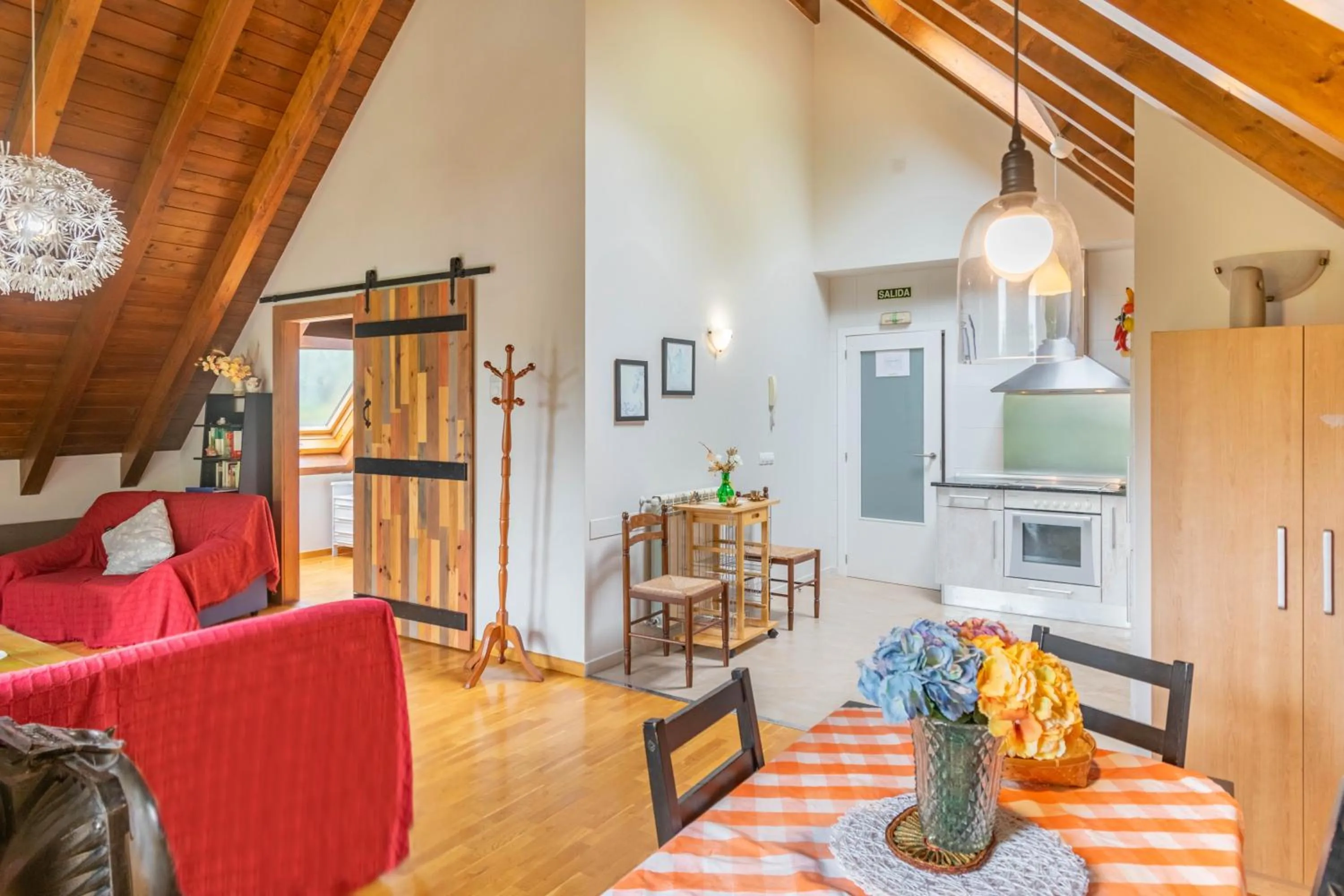 Kitchen or kitchenette in Casa Ferran, amplias habitaciones y apartamentos de montaña