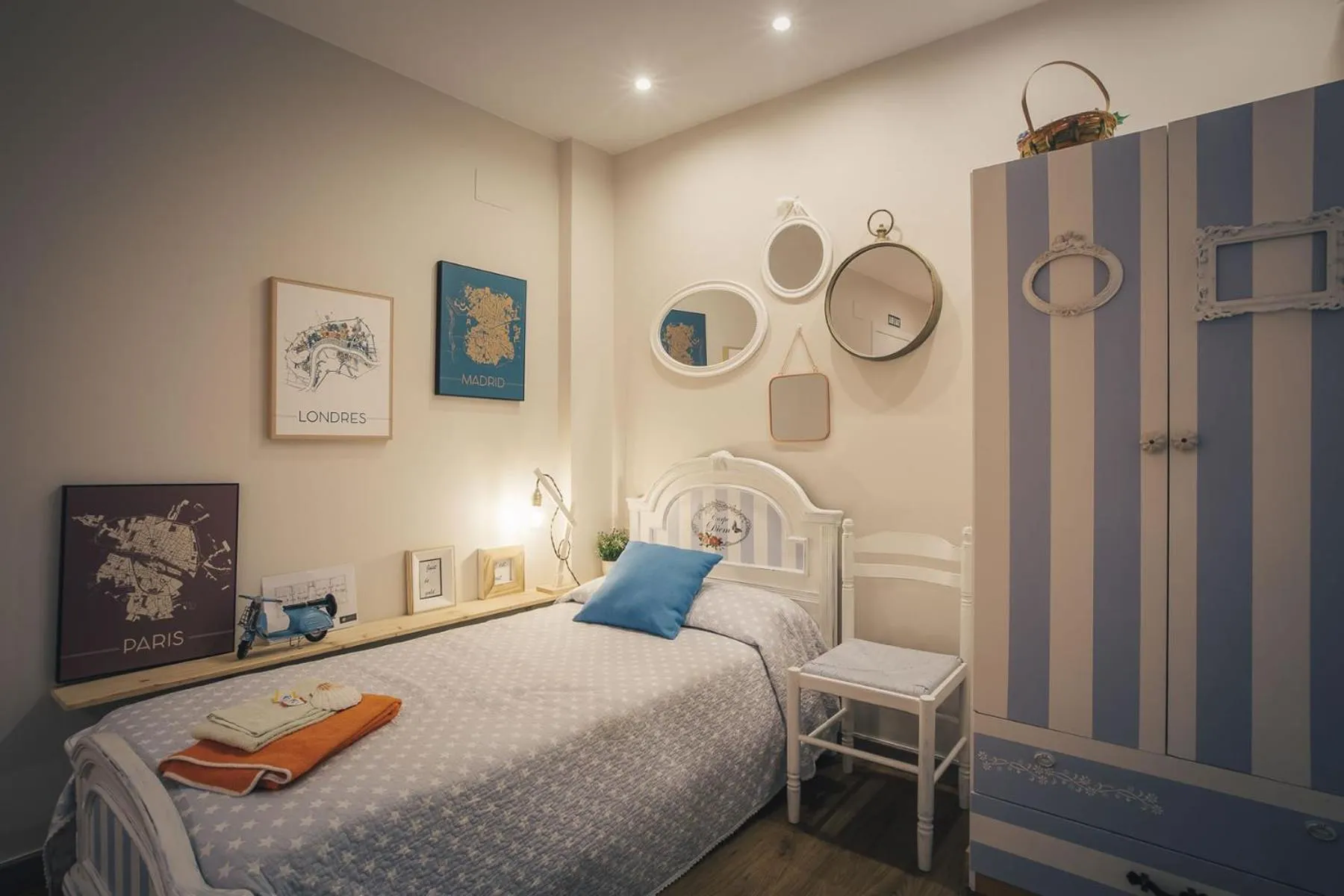 Bedroom, Bed in Casa Ferran, amplias habitaciones y apartamentos de montaña