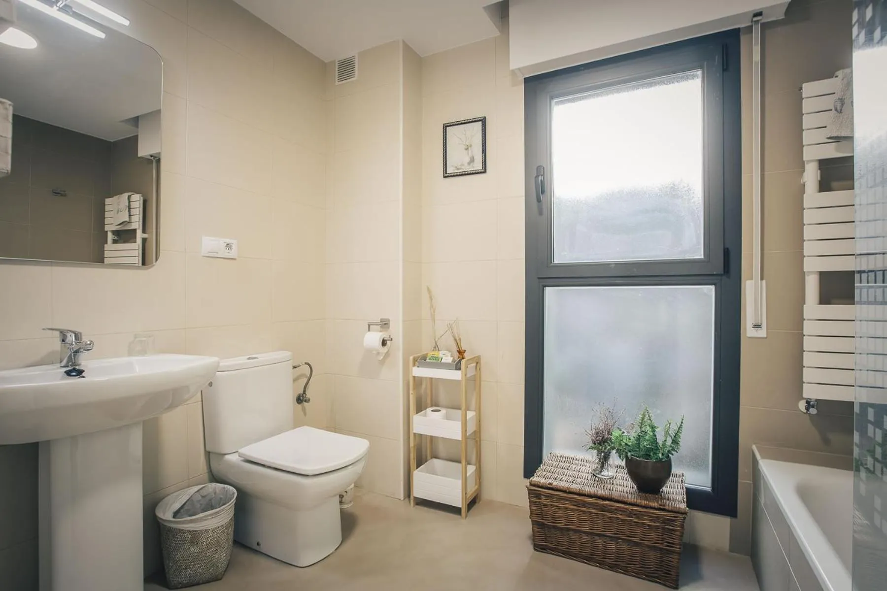 Bathroom in Casa Ferran, amplias habitaciones y apartamentos de montaña