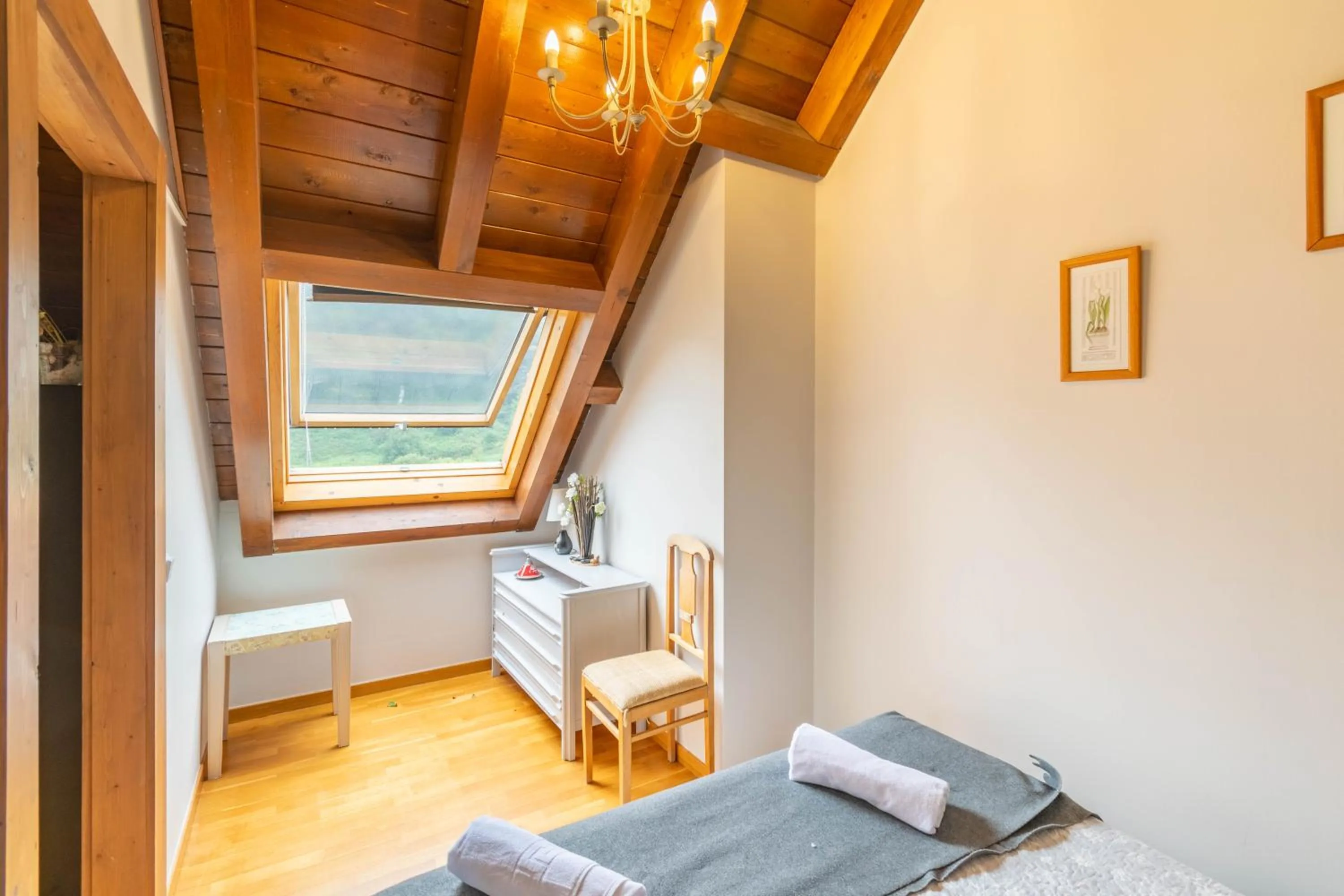 Bed in Casa Ferran, amplias habitaciones y apartamentos de montaña