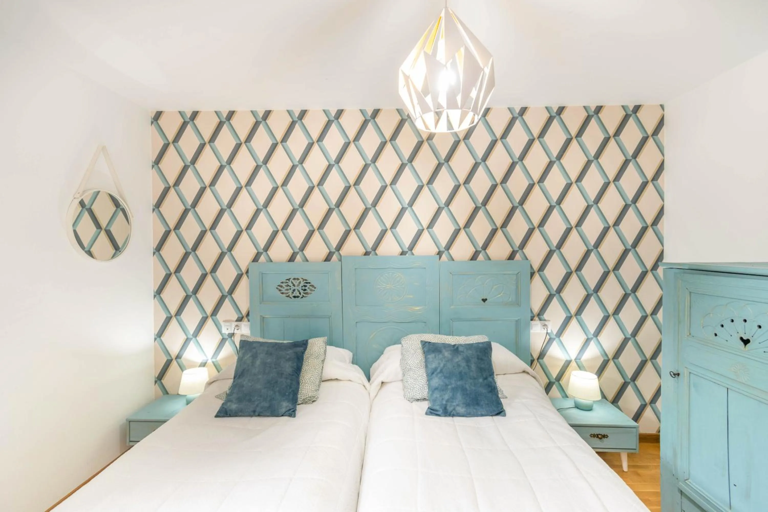 Bed in Casa Ferran, amplias habitaciones y apartamentos de montaña