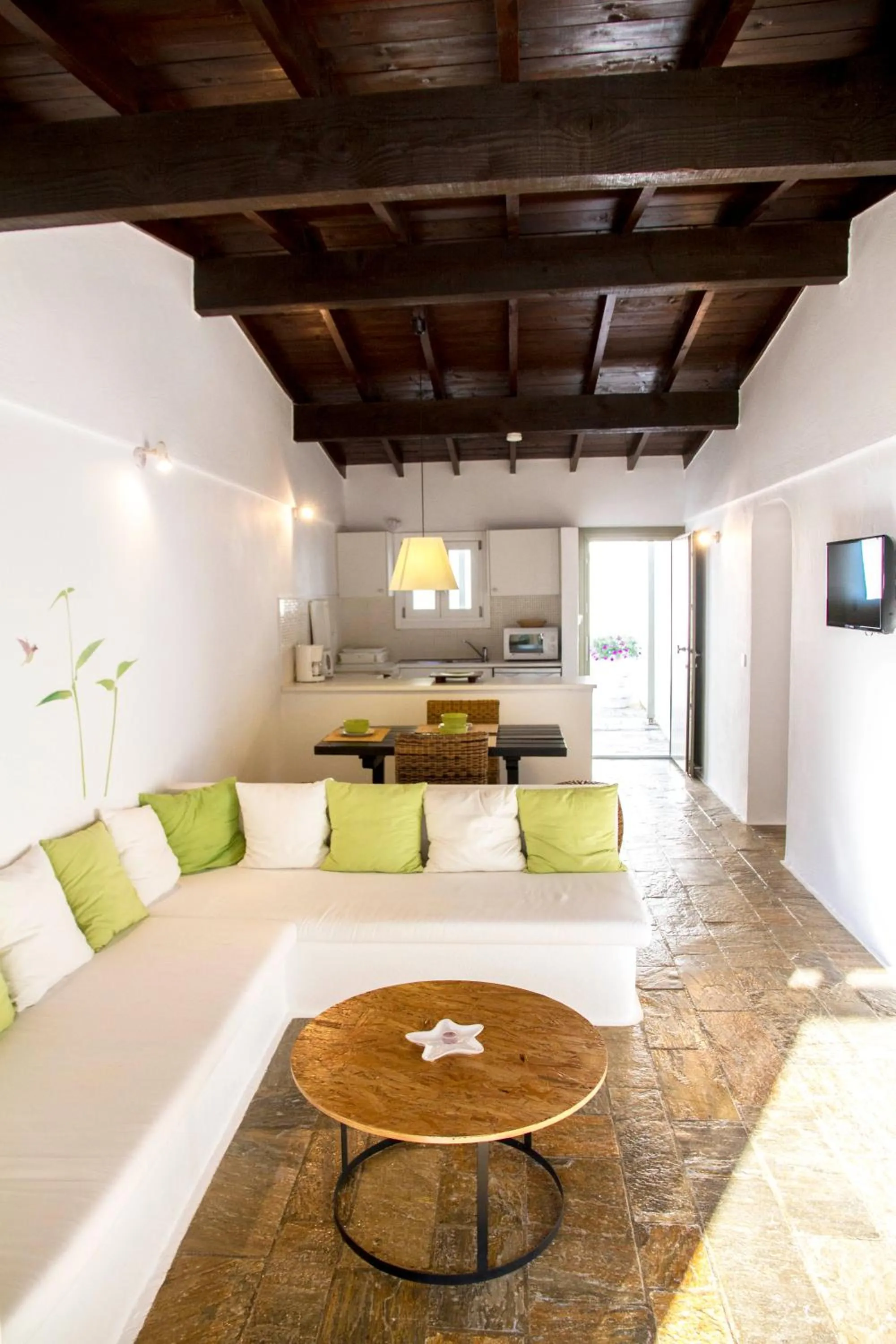 Kitchen or kitchenette in Skiathos Holidays Suites & Villas