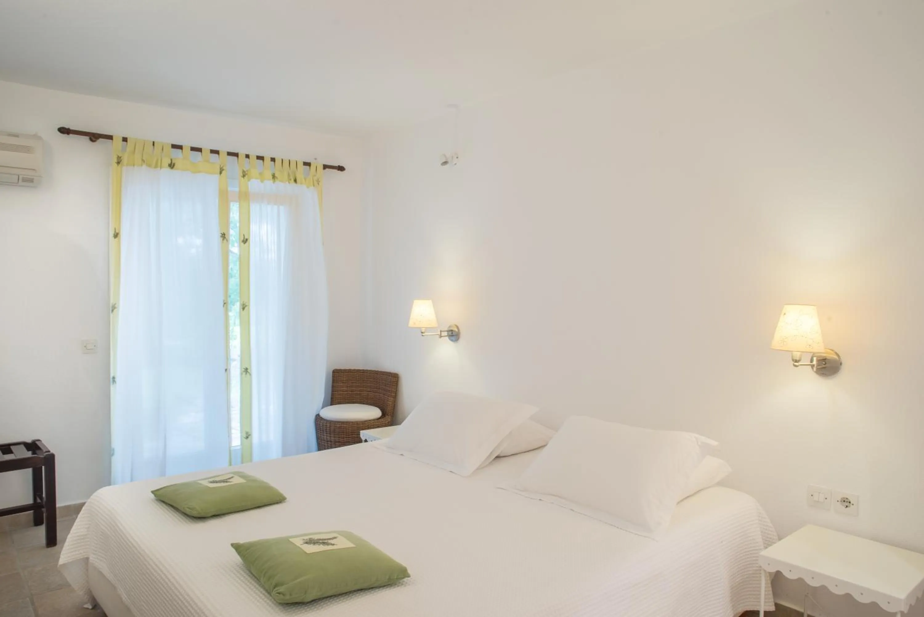 Bedroom, Bed in Skiathos Holidays Suites & Villas