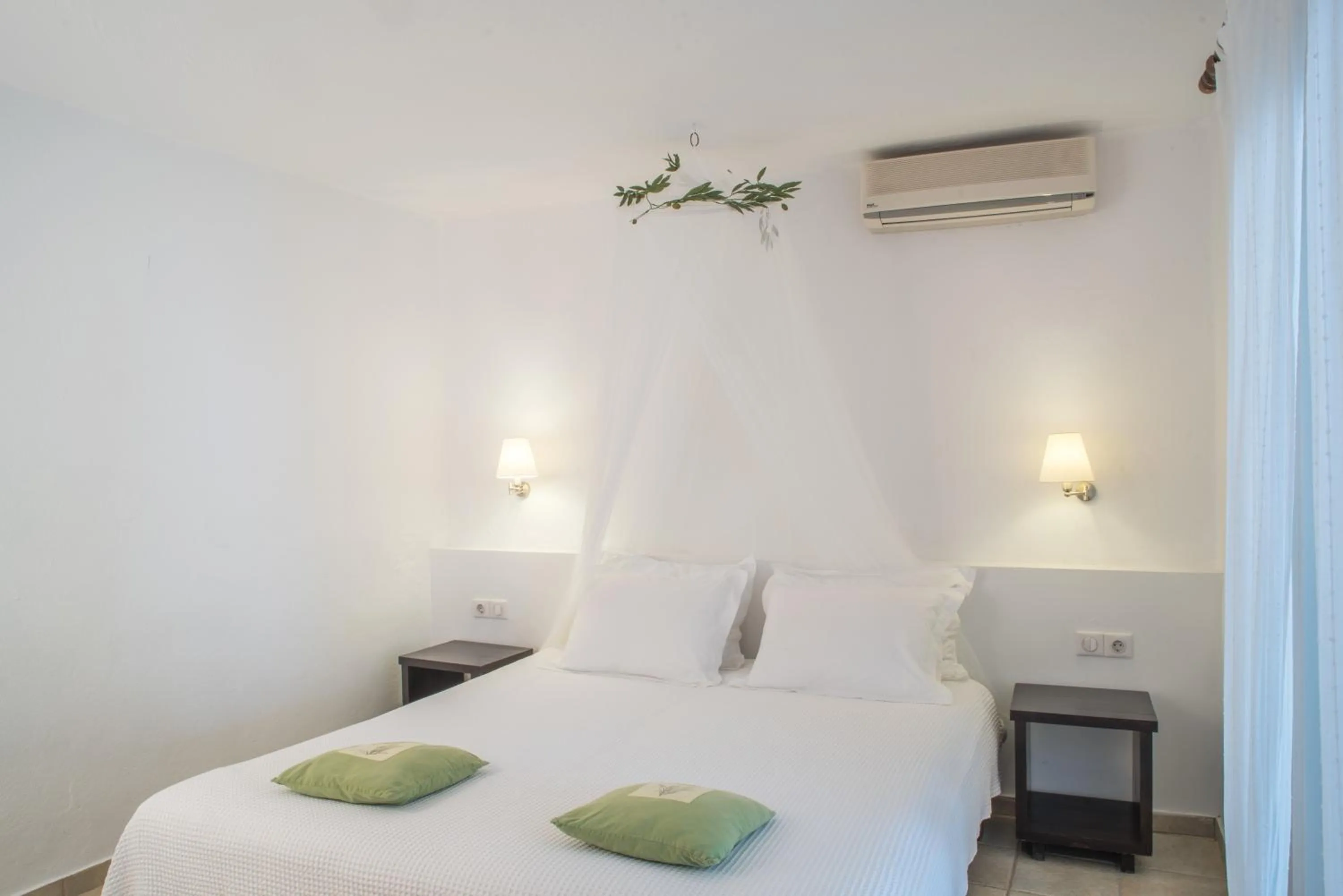 Bedroom, Bed in Skiathos Holidays Suites & Villas