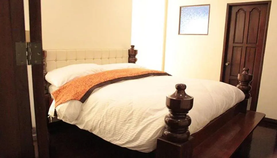 F8 Inn - Formerly F8 Bed & Breakfast