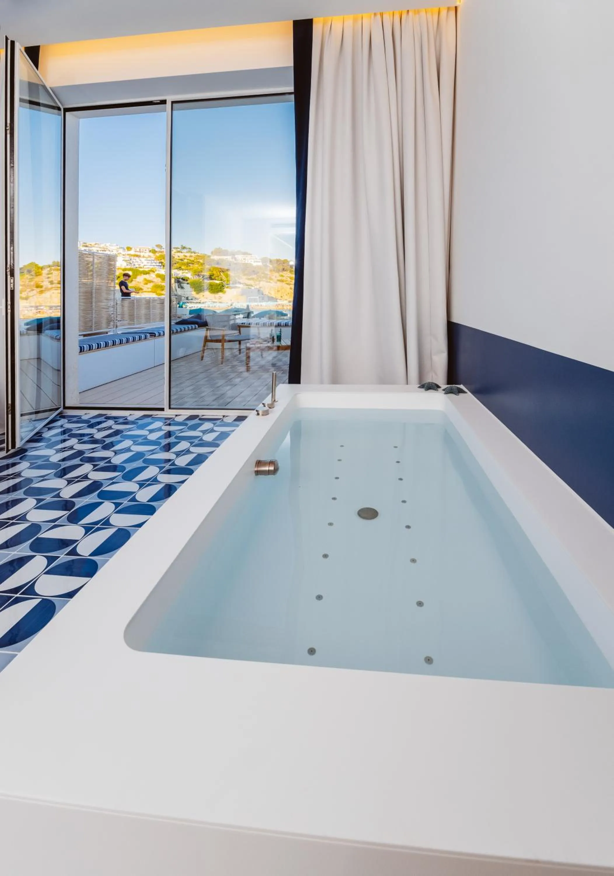 Hot Tub, Bed in Hotel La Roccia