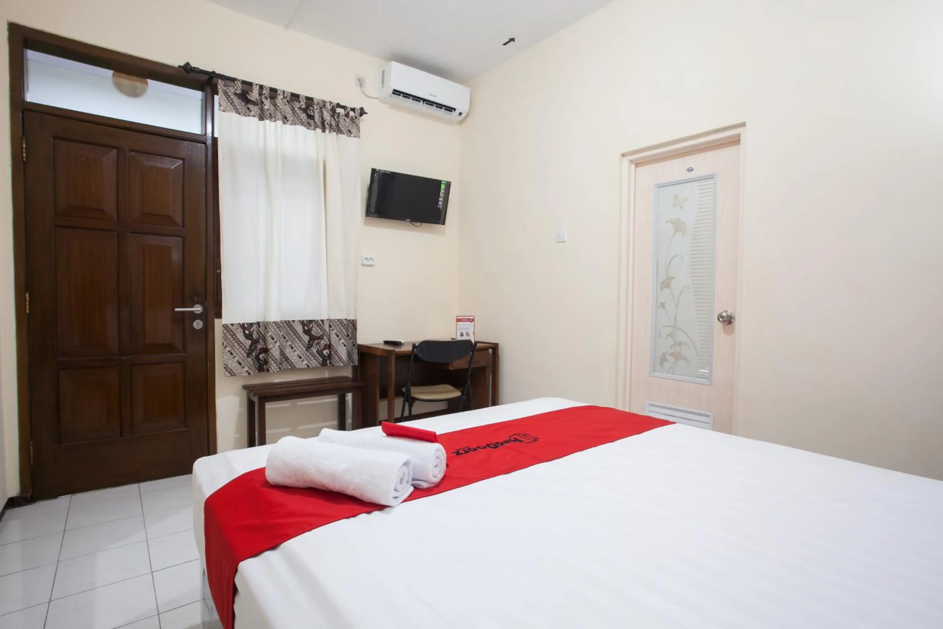 Bedroom in RedDoorz near Brawijaya University