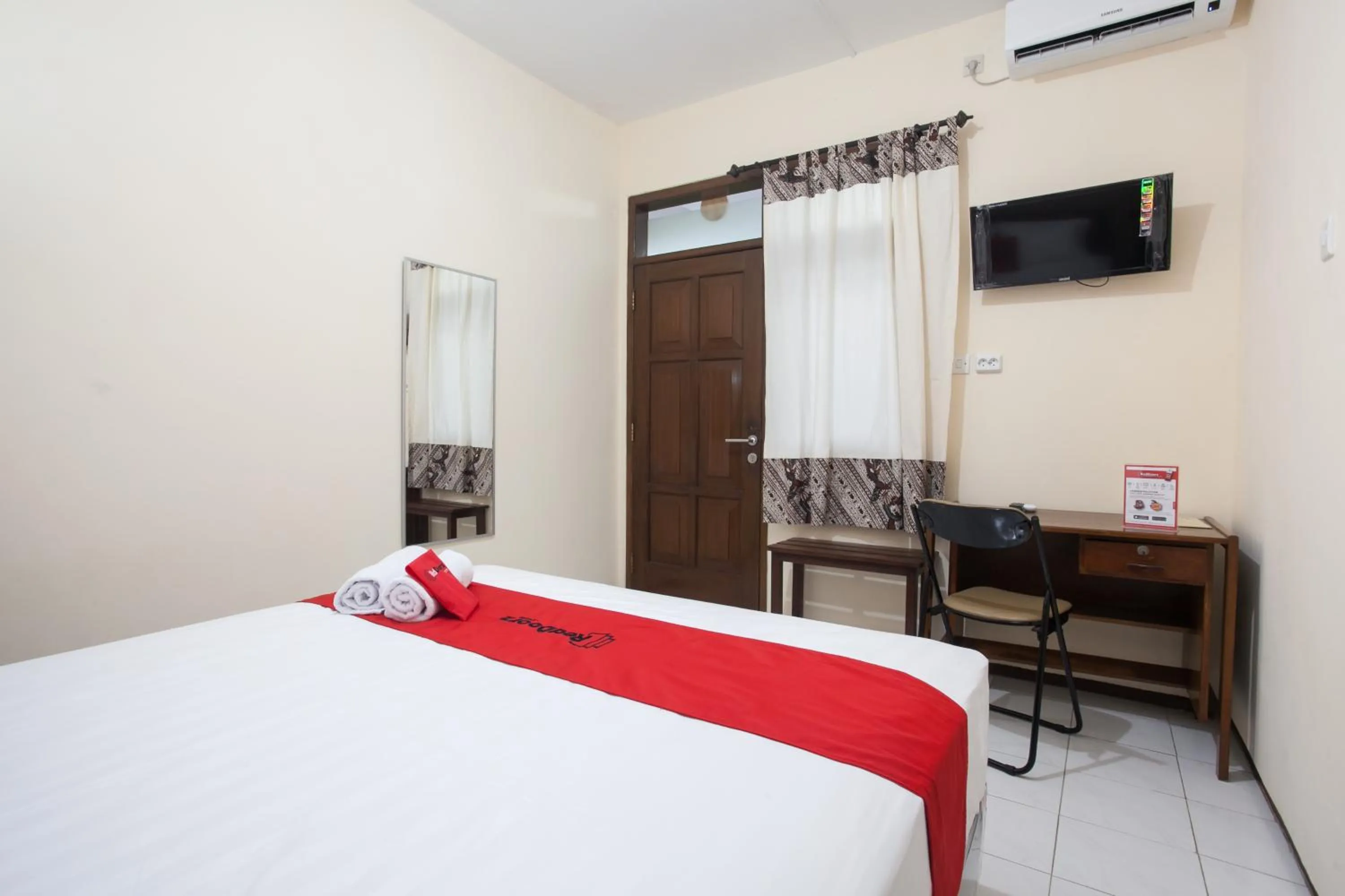 Bedroom in RedDoorz near Brawijaya University