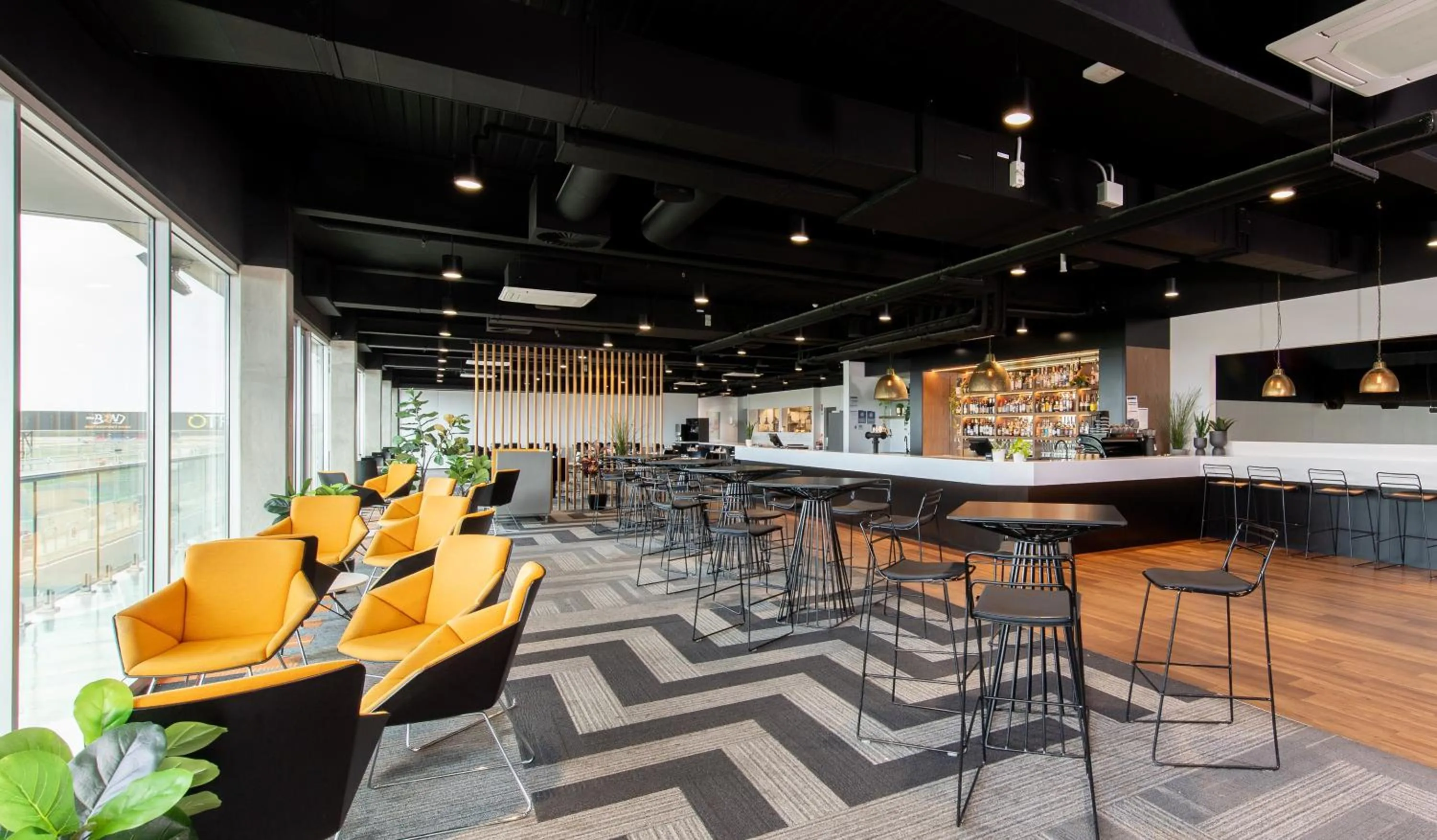 Restaurant/places to eat in Rydges Pit Lane