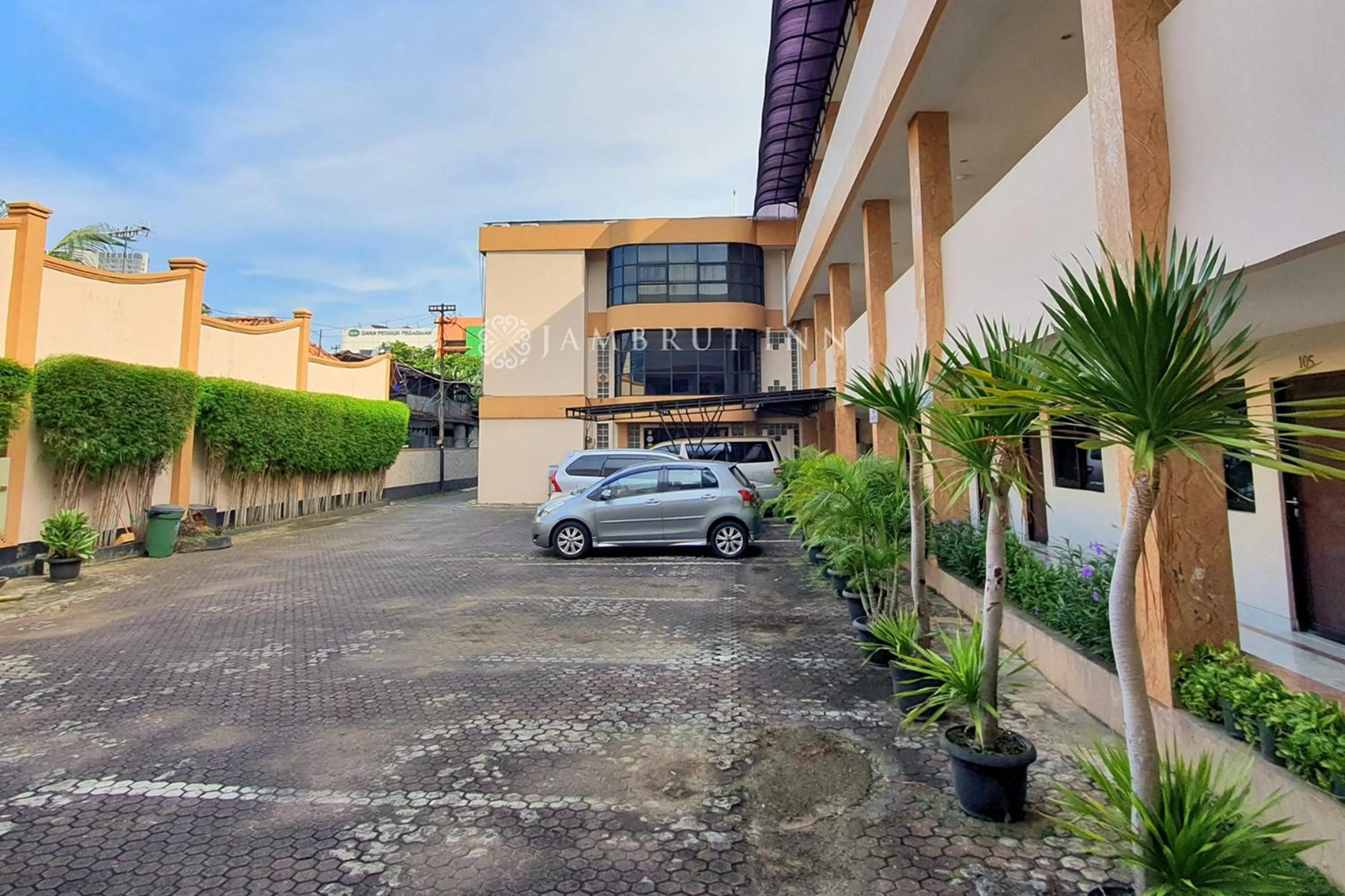 Property building in Jambrut Inn