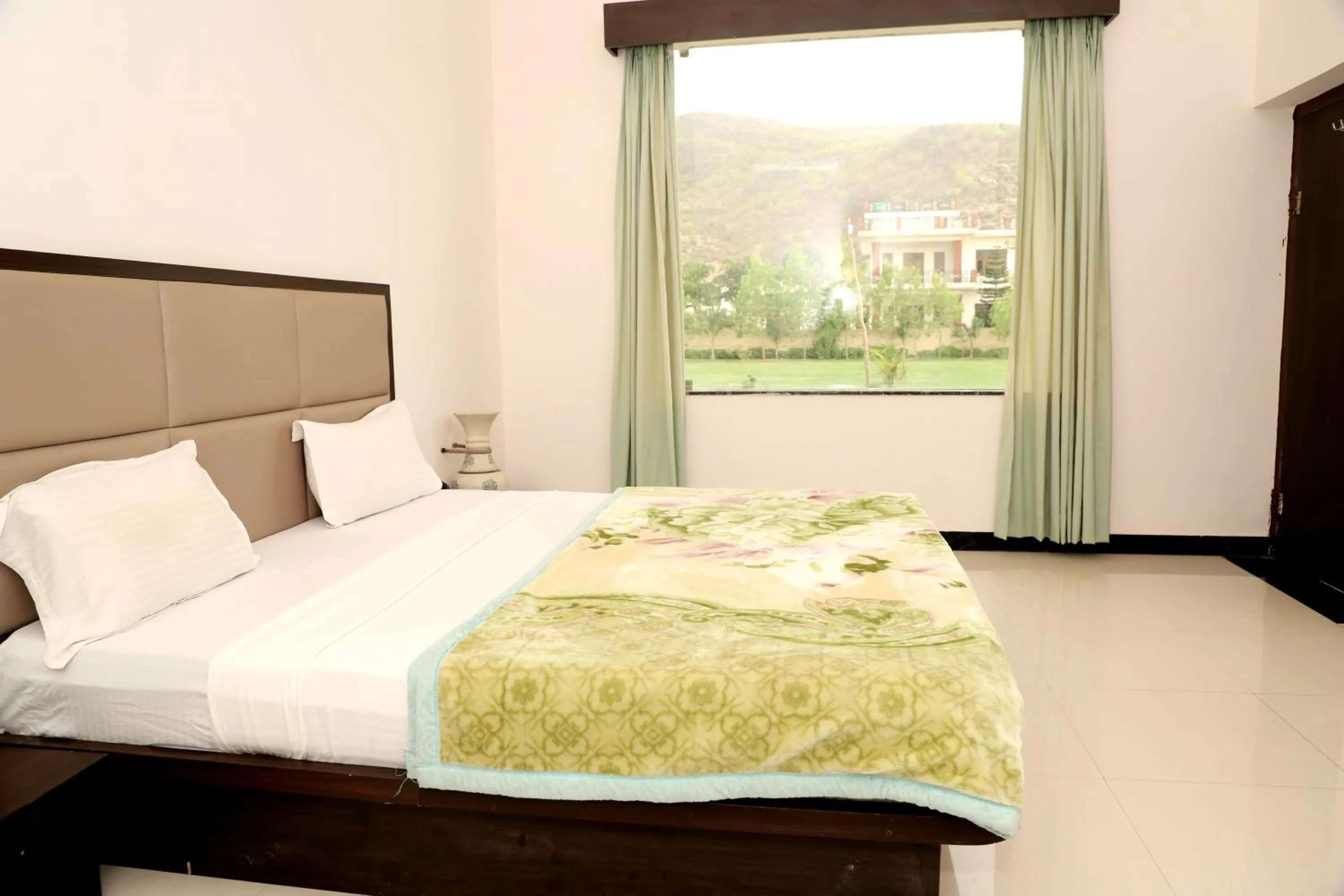 Nearby landmark, Bed in Aravali Hills Resort
