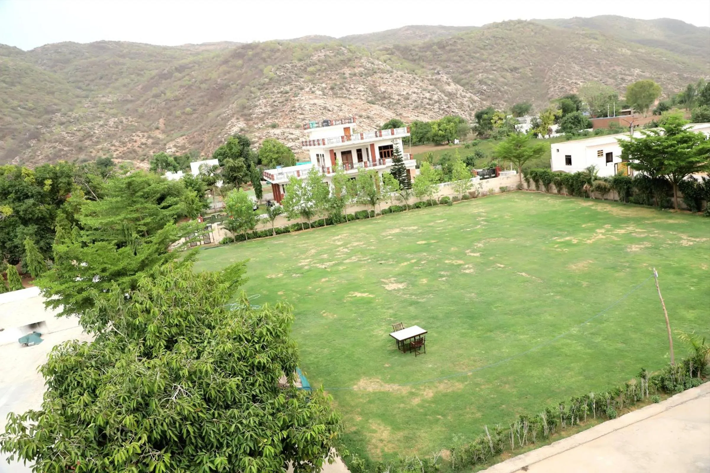 Restaurant/places to eat in Aravali Hills Resort