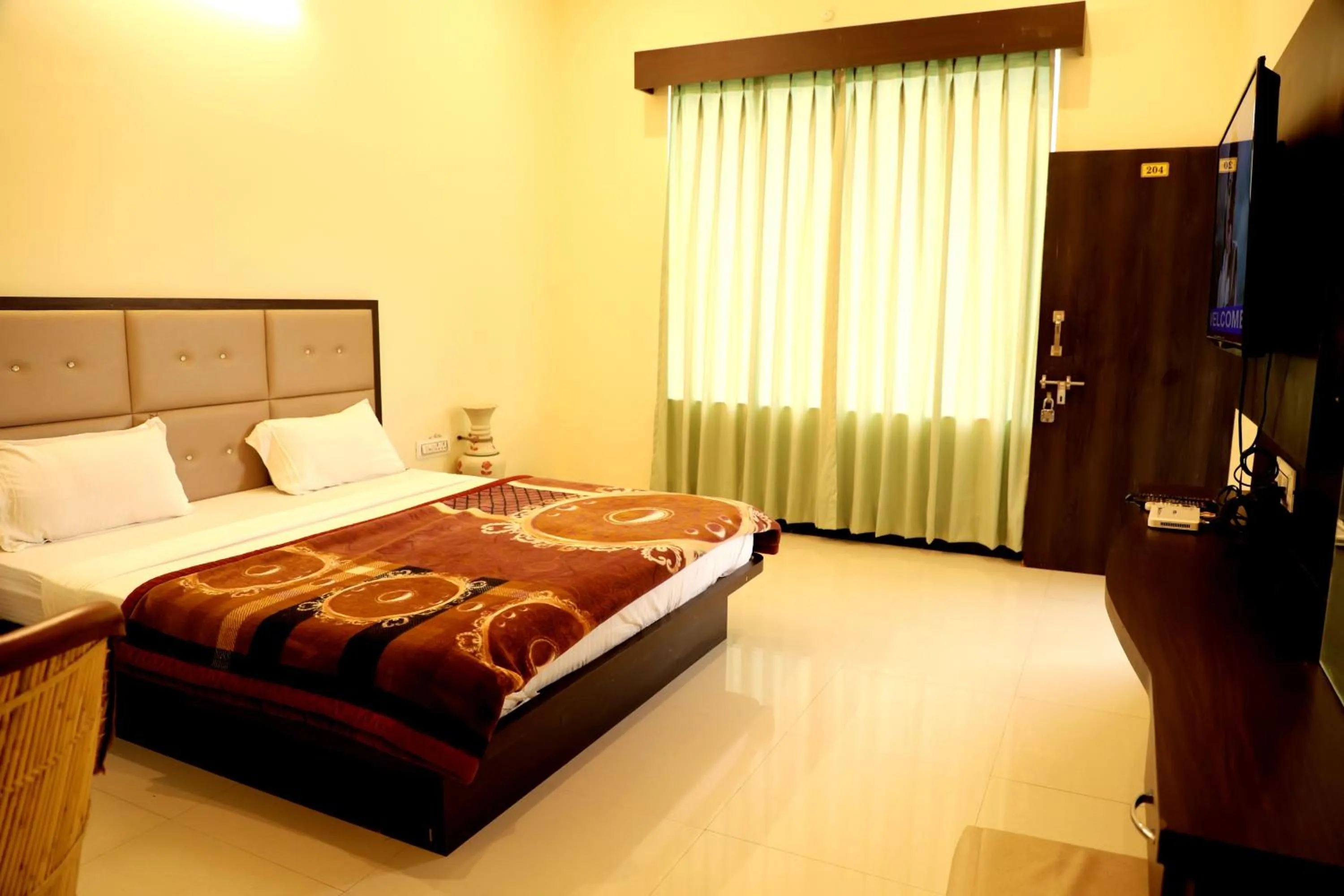 Bedroom, Bed in Aravali Hills Resort