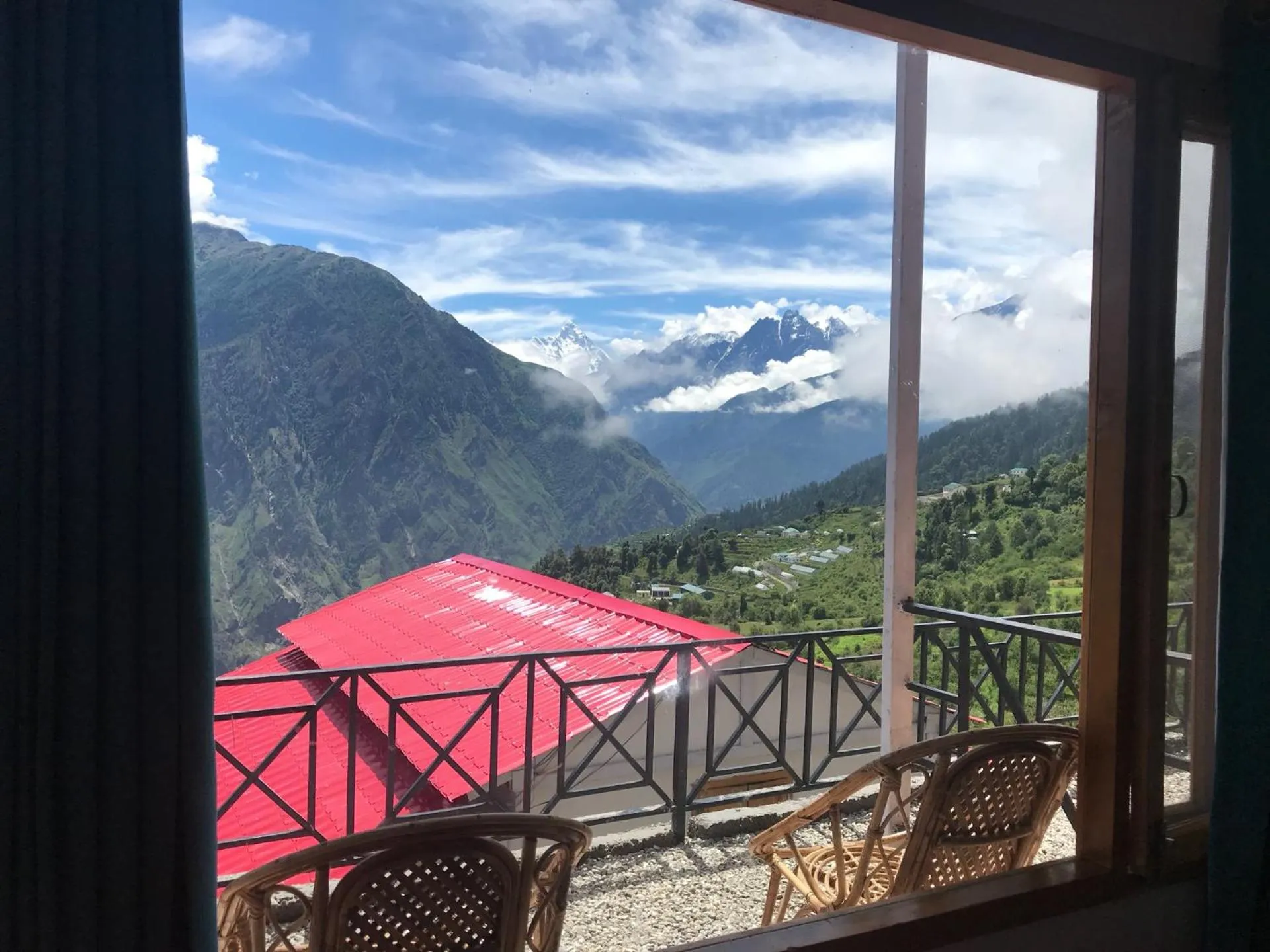 Mountain view in Mountain Rover Auli Resort