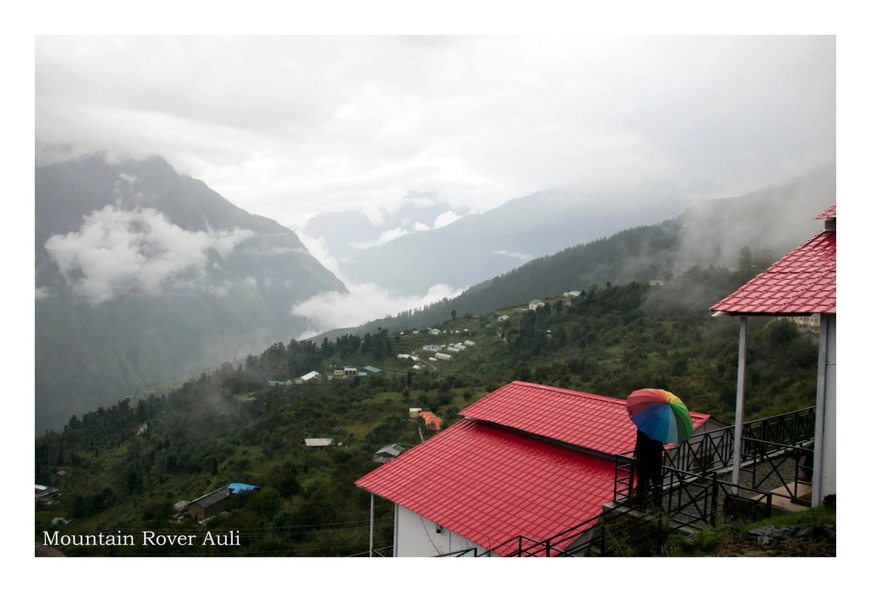 Communal lounge/ TV room in Mountain Rover Auli Resort