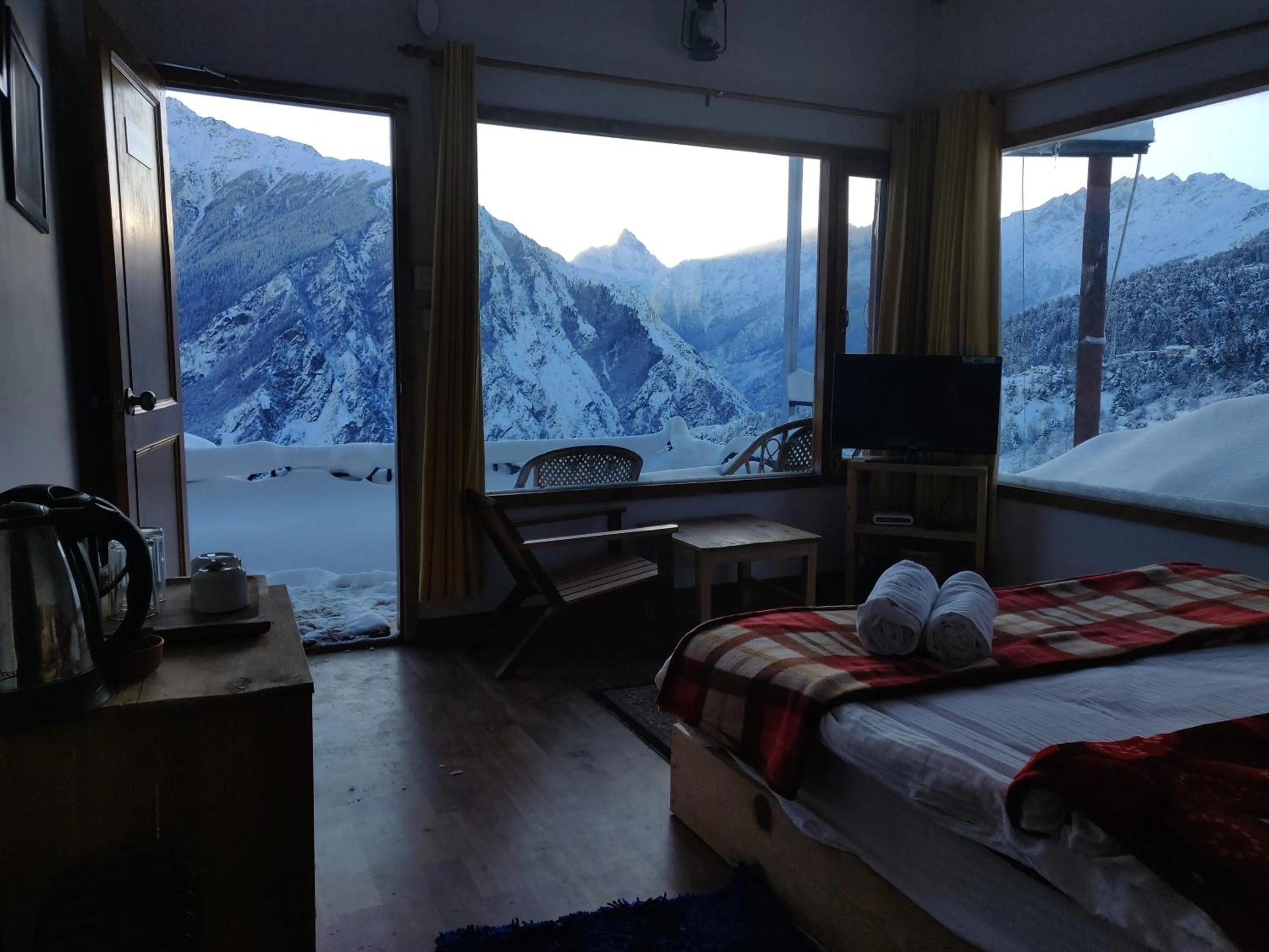 Bed in Mountain Rover Auli Resort