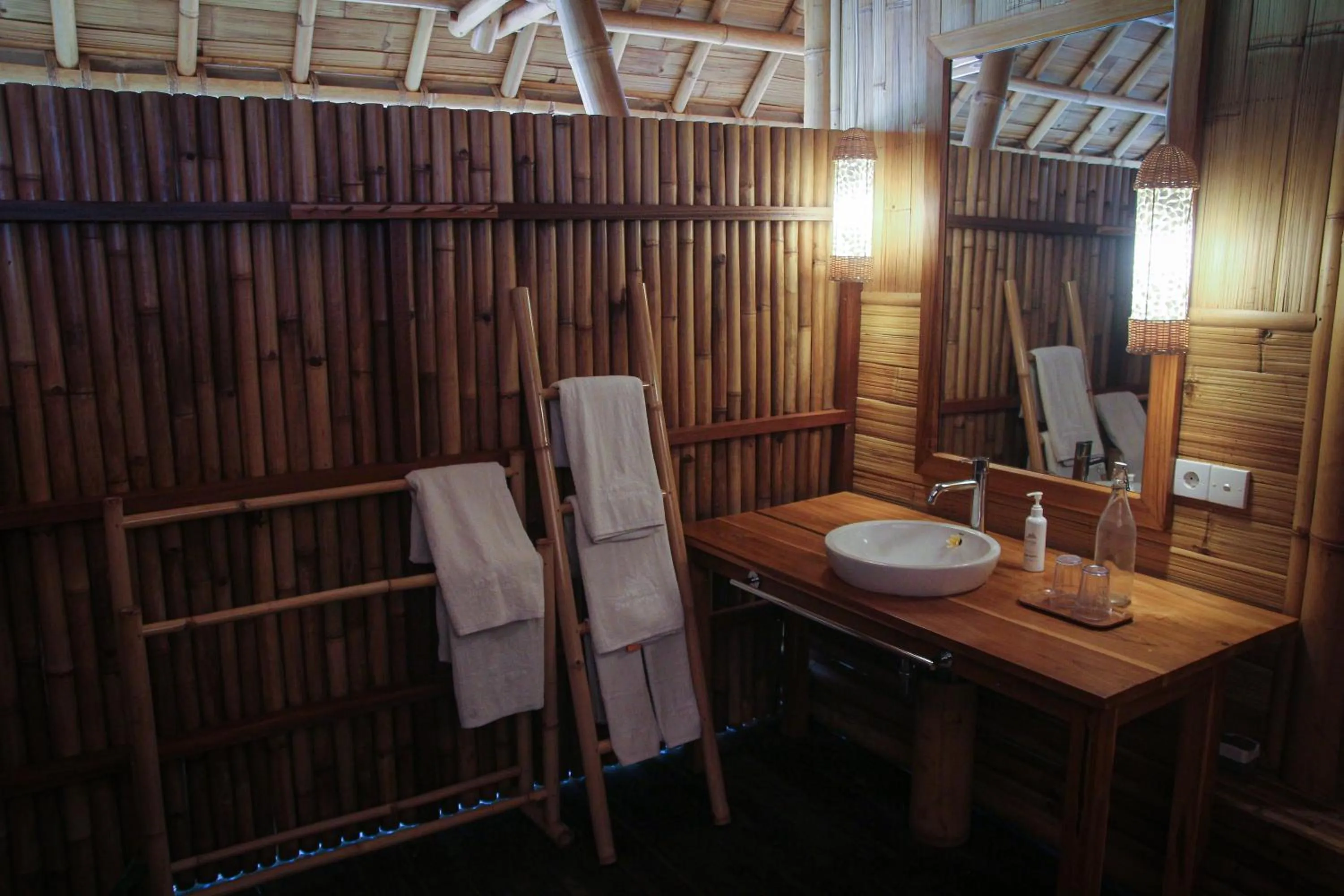 Shower in The Seraya Resort Komodo