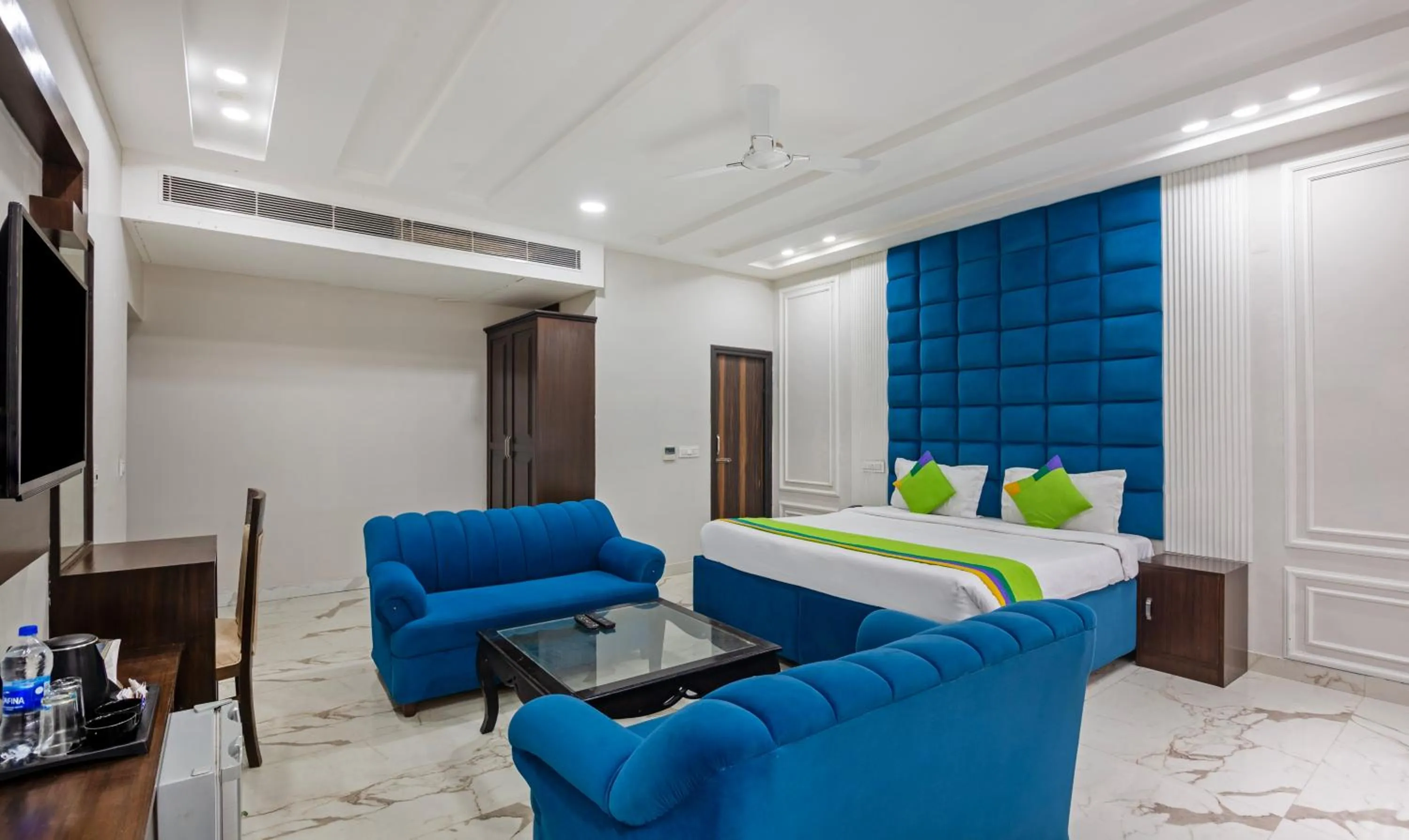 Bedroom, Bed in Treebo JD Residency Mohali