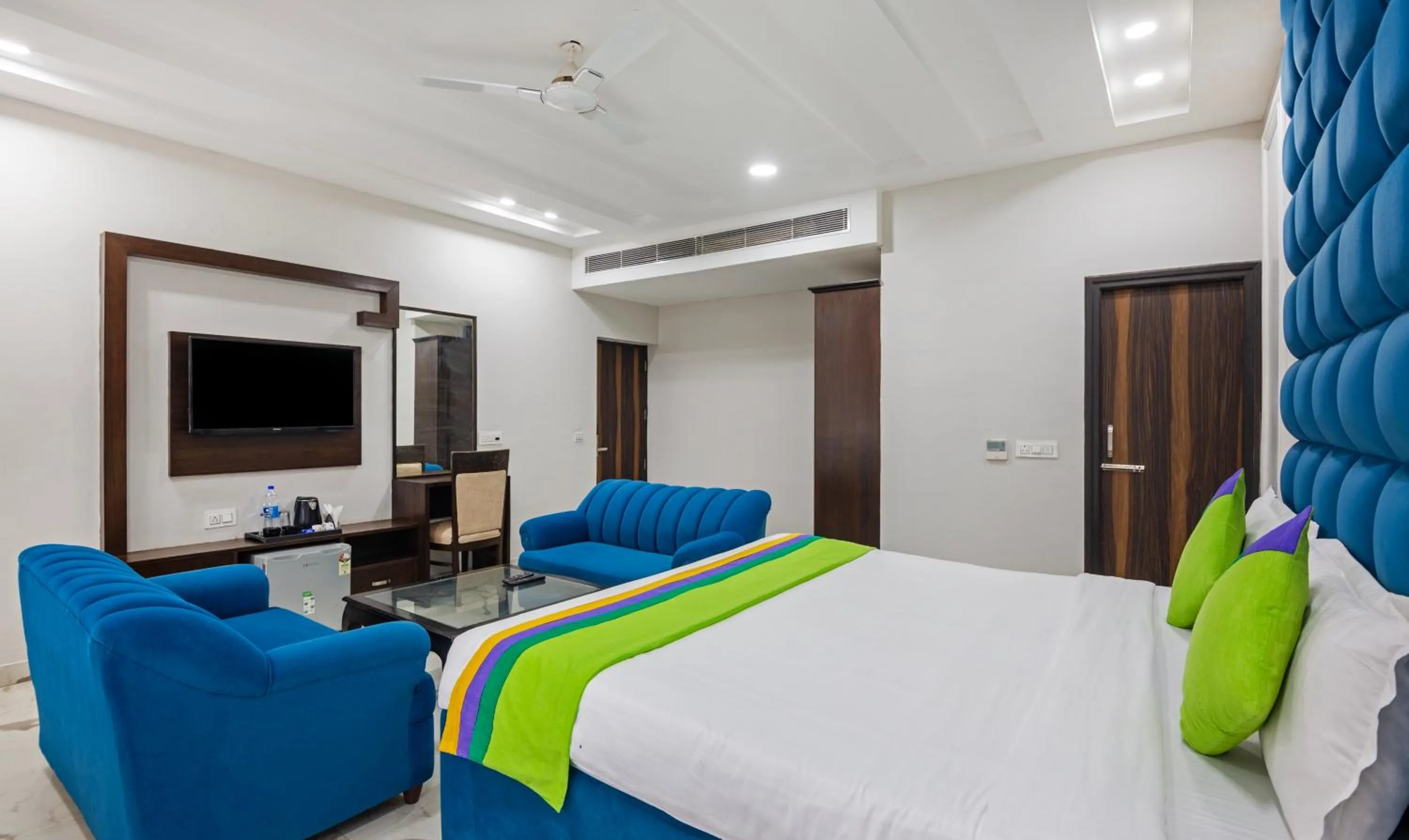 Bedroom, Bed in Treebo JD Residency Mohali