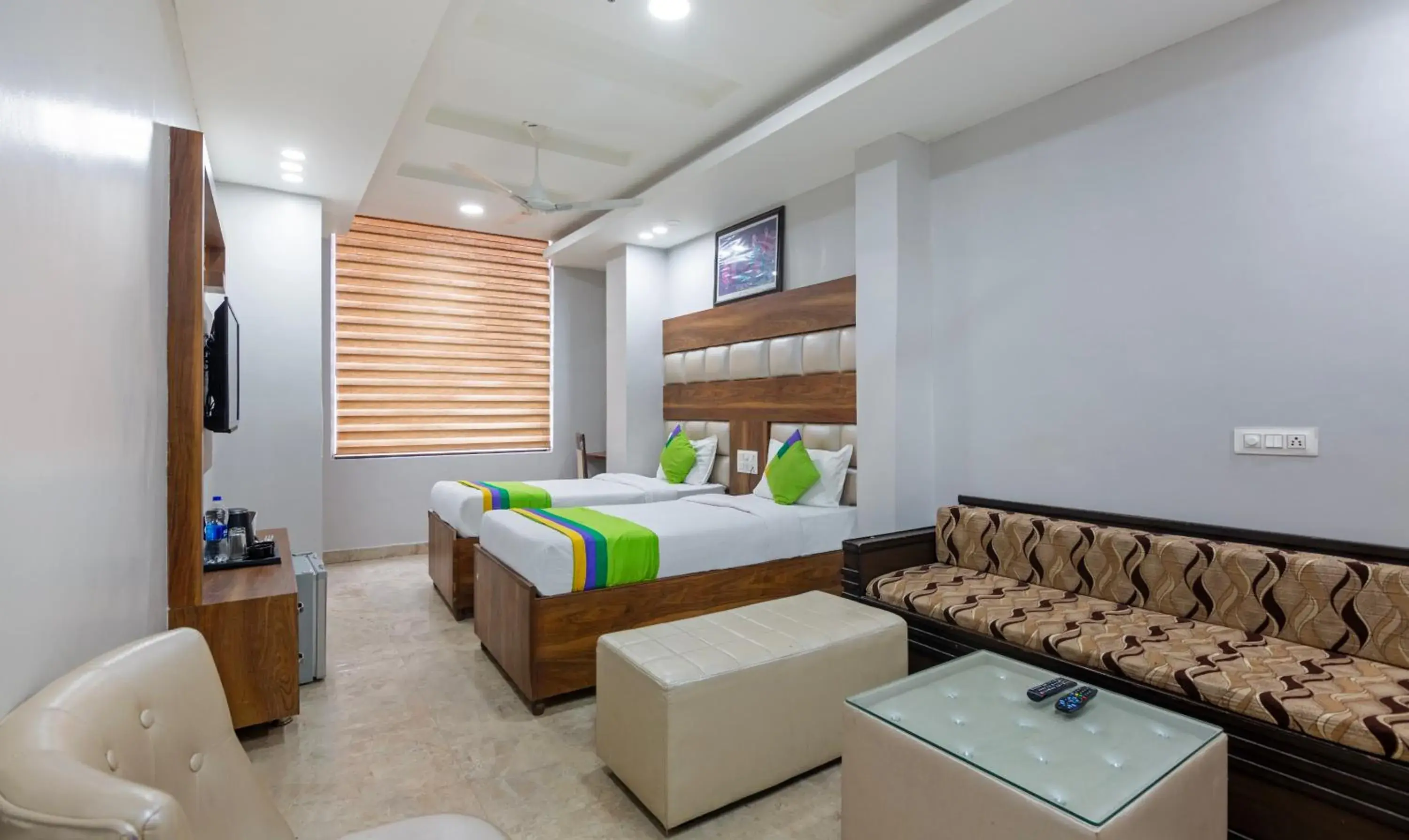 Deluxe Double Room - single occupancy in Treebo JD Residency Mohali Deluxe Double Room - single occupancy in Treebo JD Residency Mohali