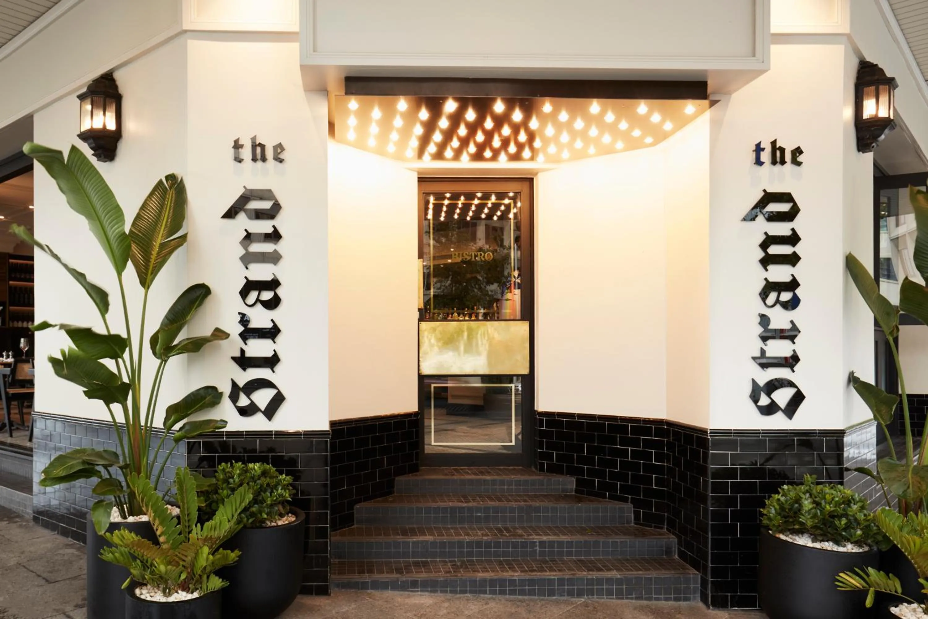 Restaurant/places to eat in The Strand Hotel