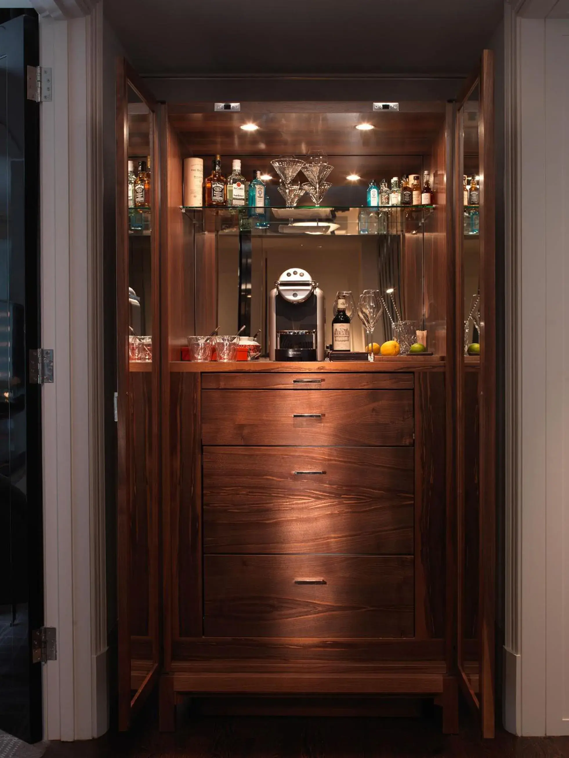 Pearl Suite in Rosewood London Pearl Suite in Rosewood London