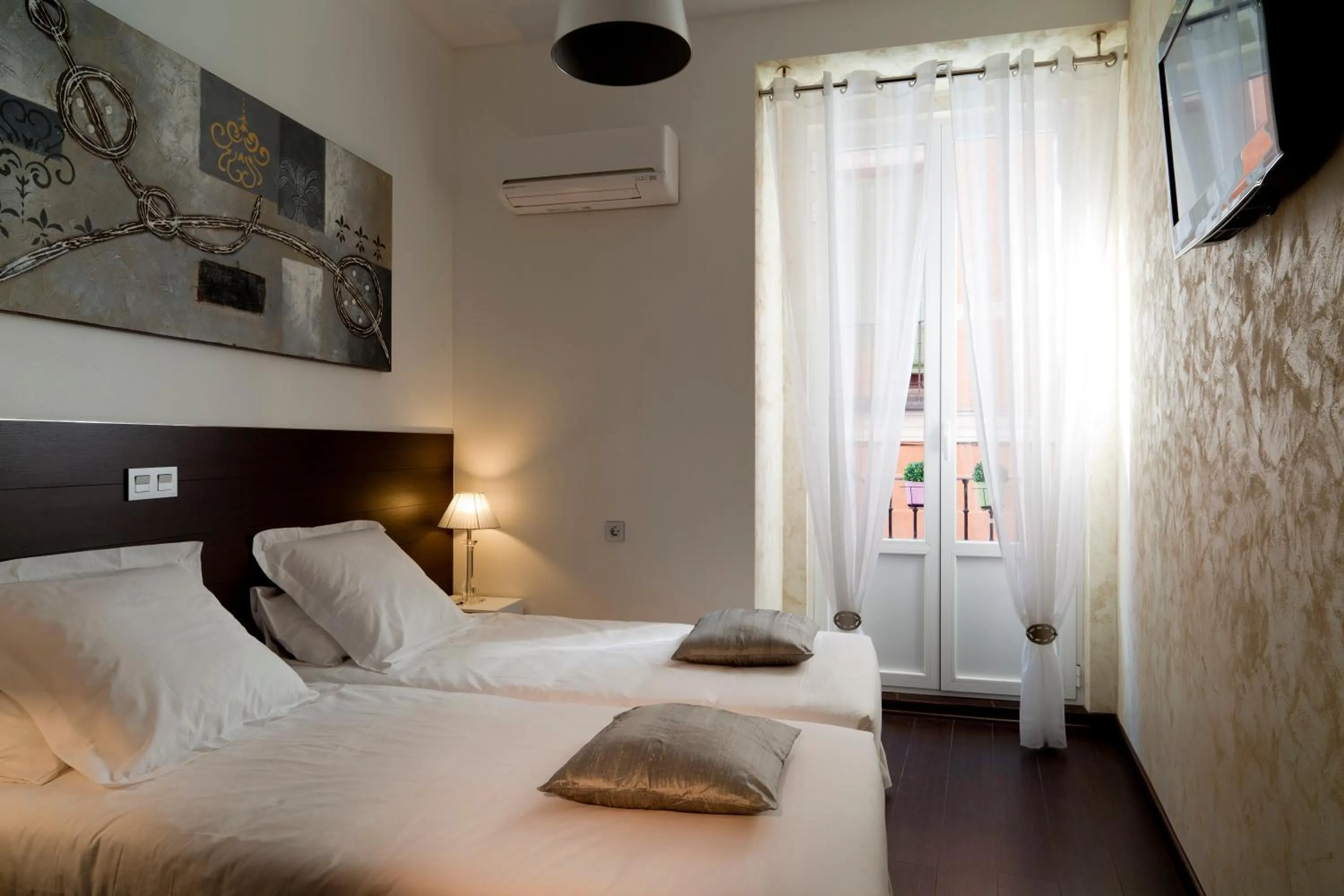 Bed in THC Latina Hostel