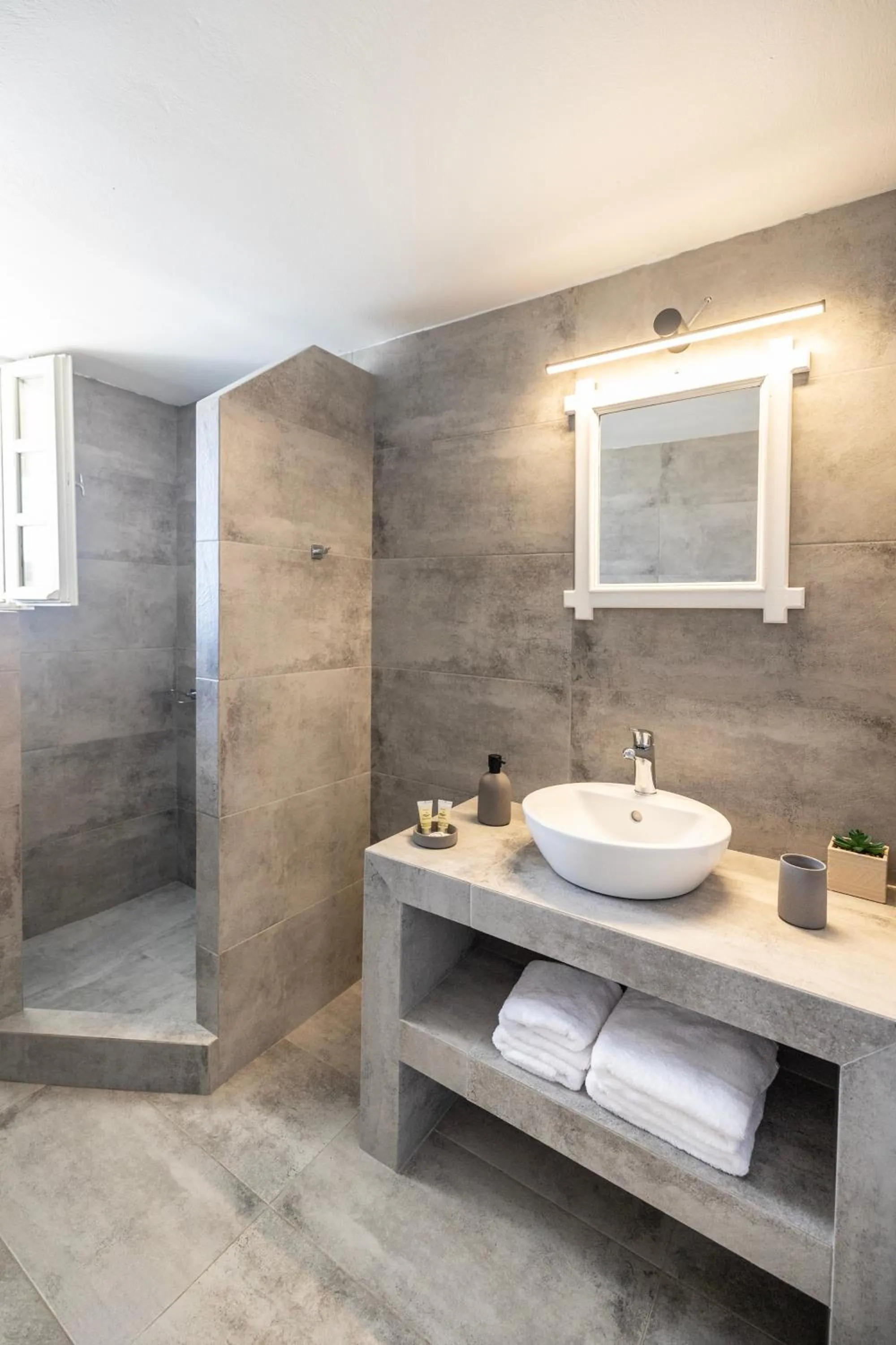 Bathroom in Vrachia Studios & Apartments