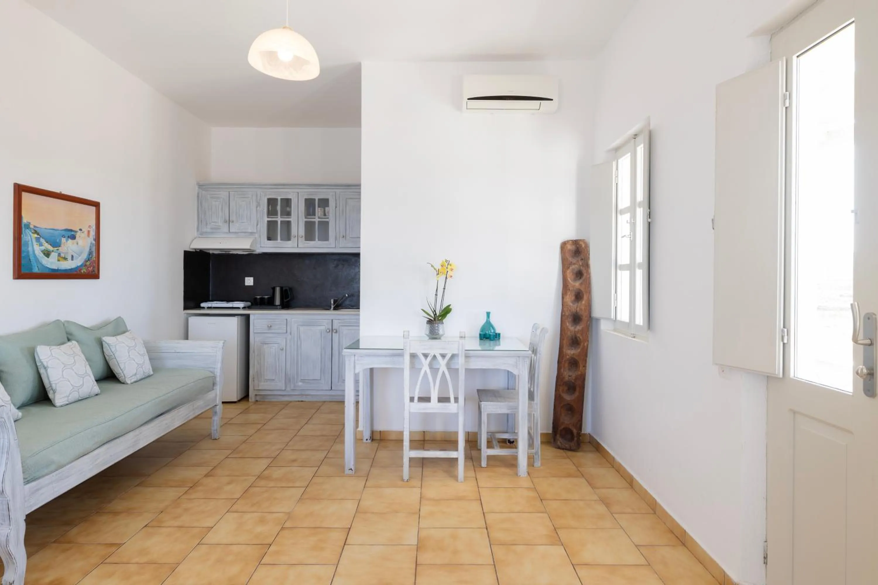 Kitchen or kitchenette in Vrachia Studios & Apartments