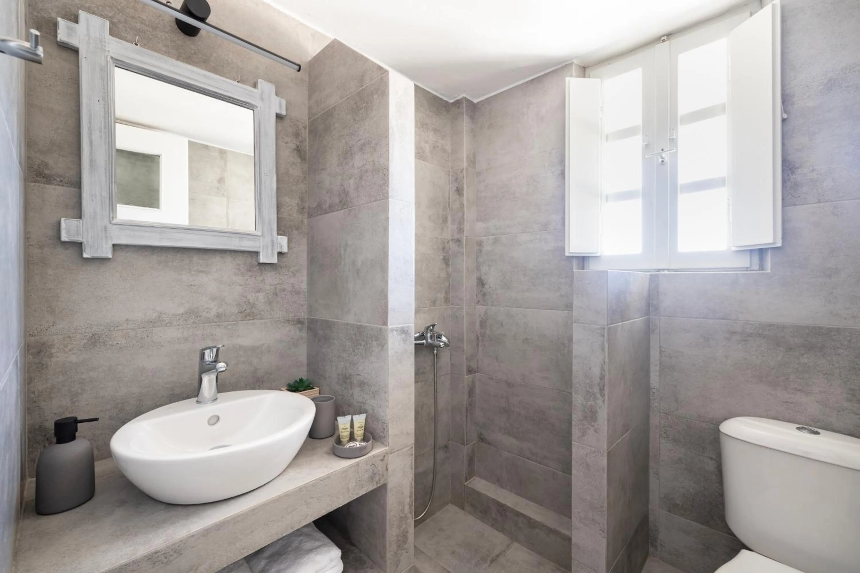 Bathroom in Vrachia Studios & Apartments