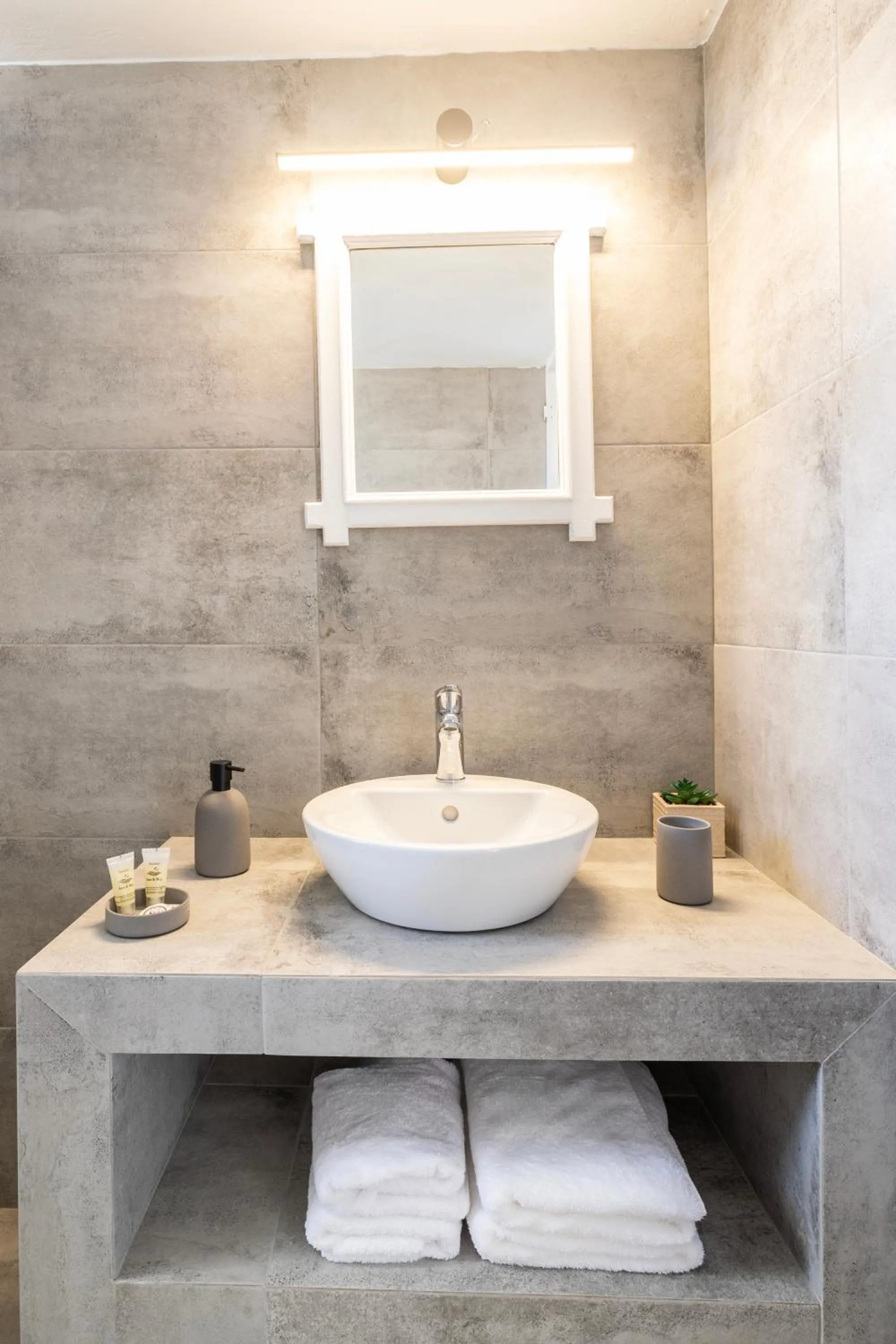 Bathroom in Vrachia Studios & Apartments