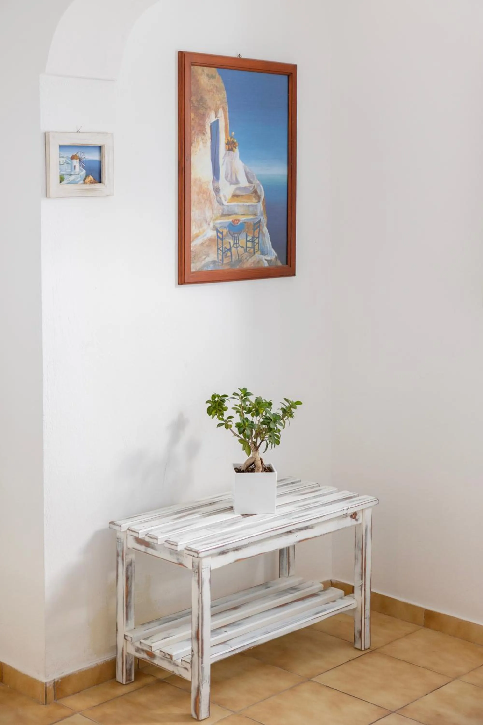 Decorative detail in Vrachia Studios & Apartments