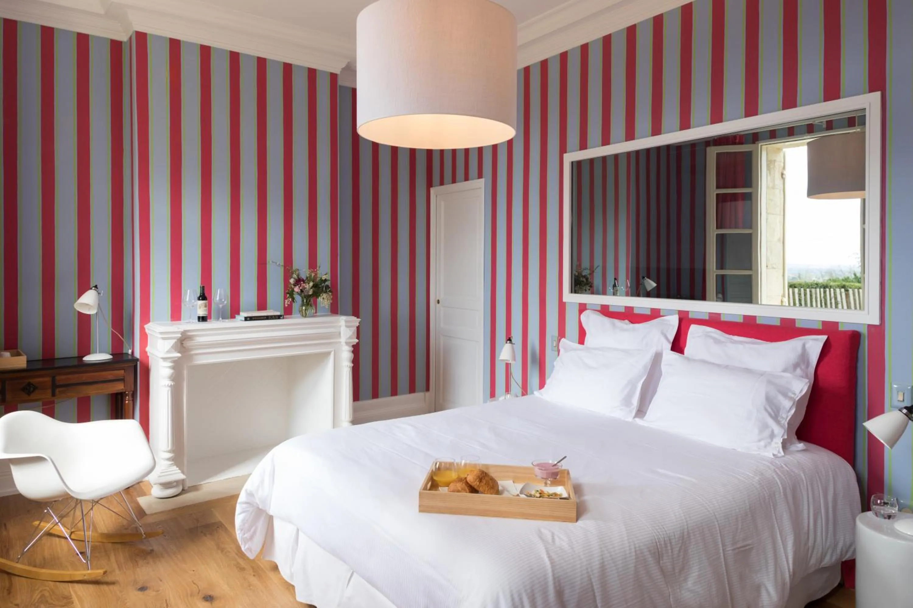 Photo of the whole room, Bed in Le Relais de Franc Mayne Saint Emilion