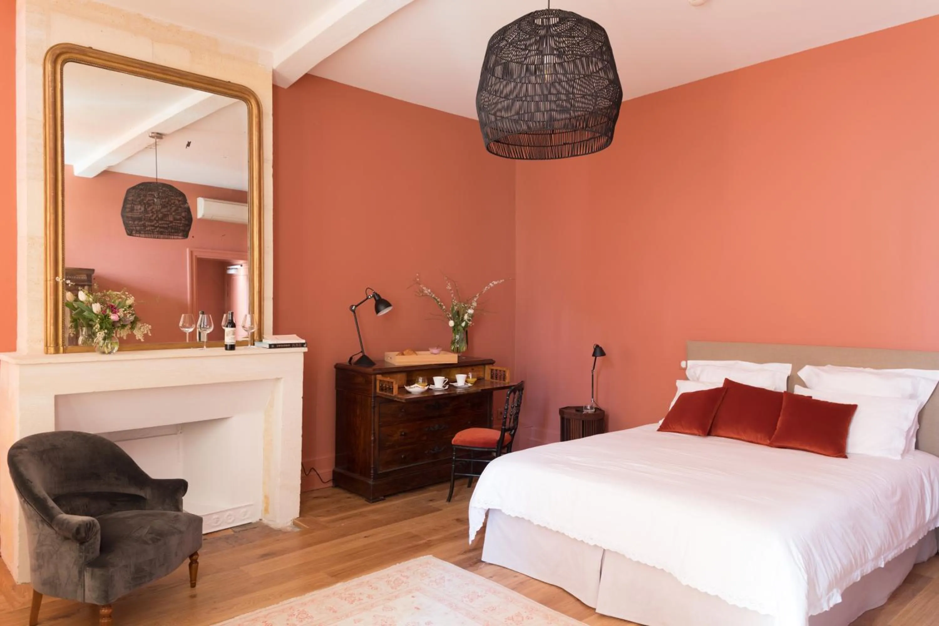 Bed in Le Relais de Franc Mayne Saint Emilion