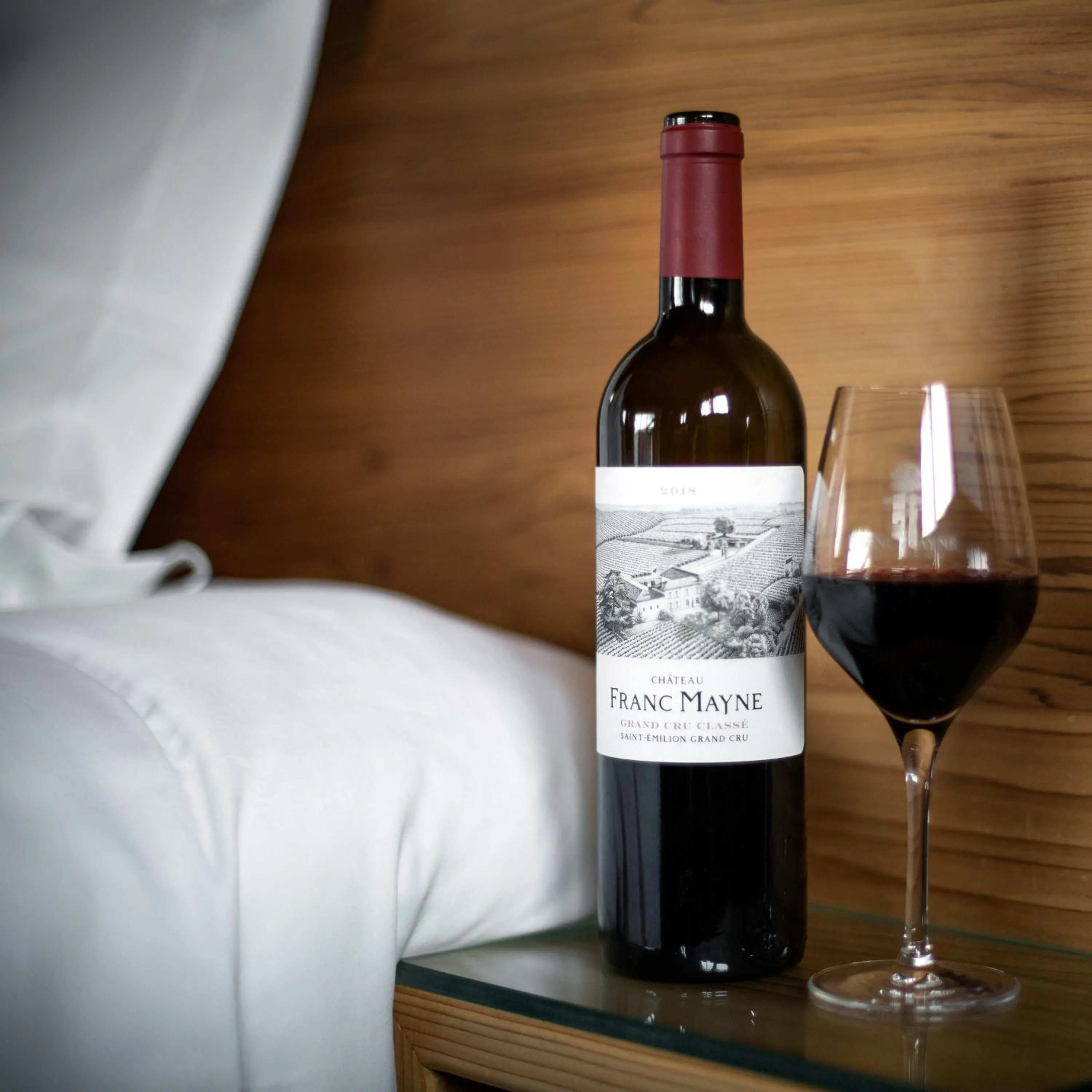 Bed in Le Relais de Franc Mayne Saint Emilion