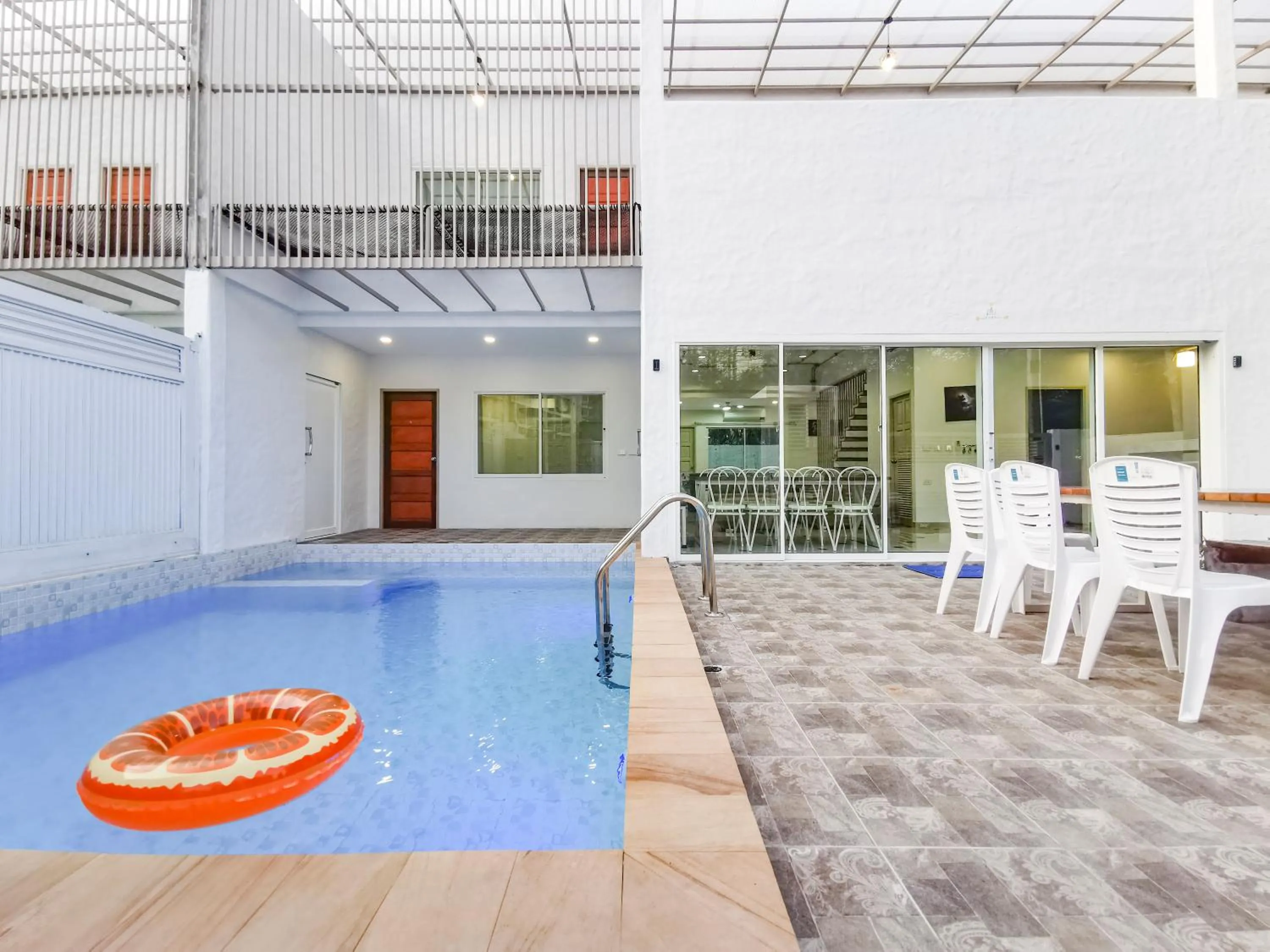 Property building in Thepprasit Cosy