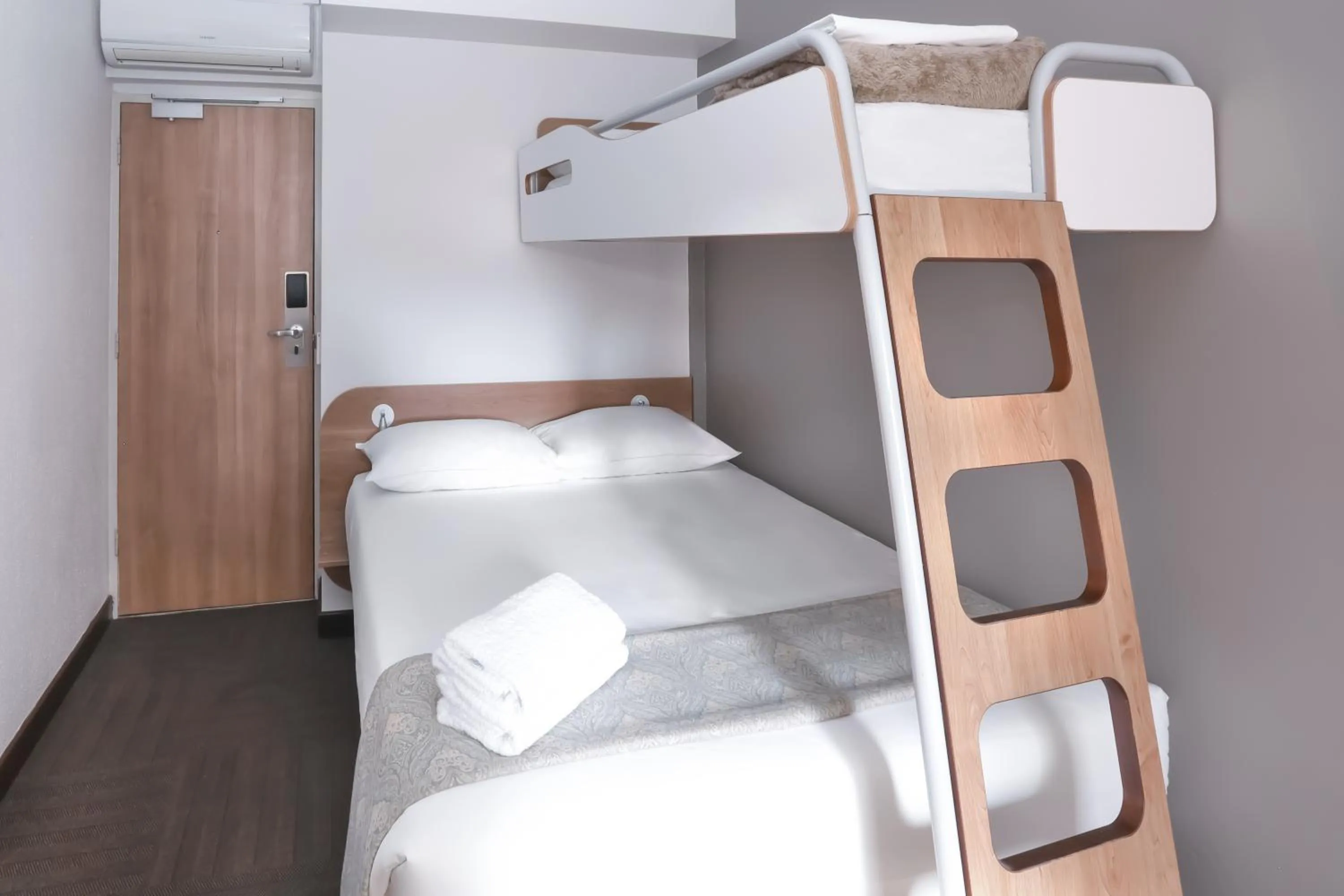 Facility for disabled guests, Bed in SUN1 O.R.TAMBO