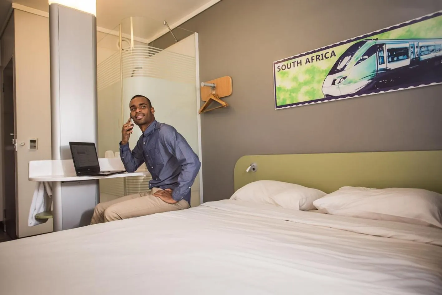 Photo of the whole room, Bed in SUN1 O.R.TAMBO