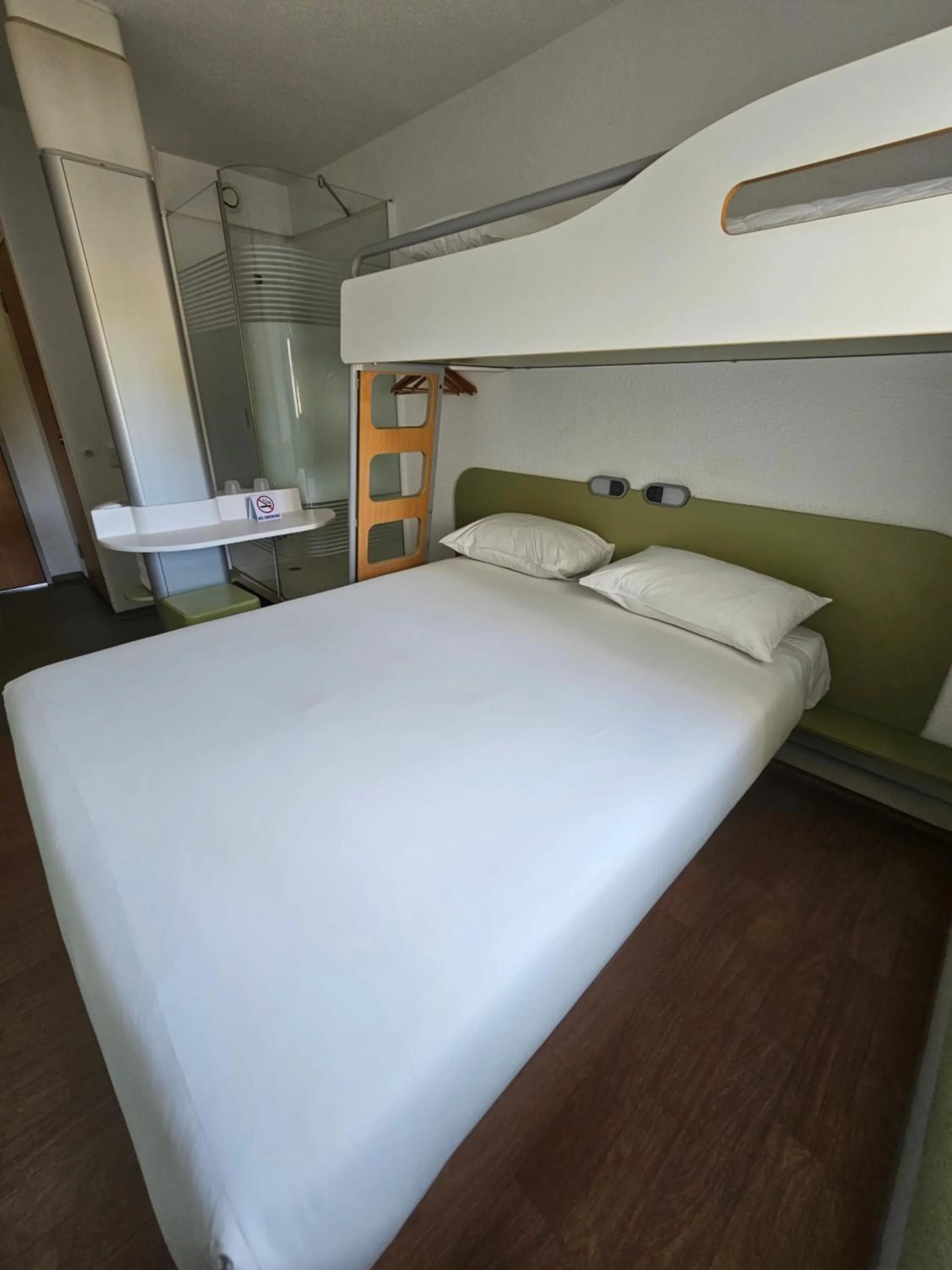 Photo of the whole room, Bed in SUN1 NELSPRUIT