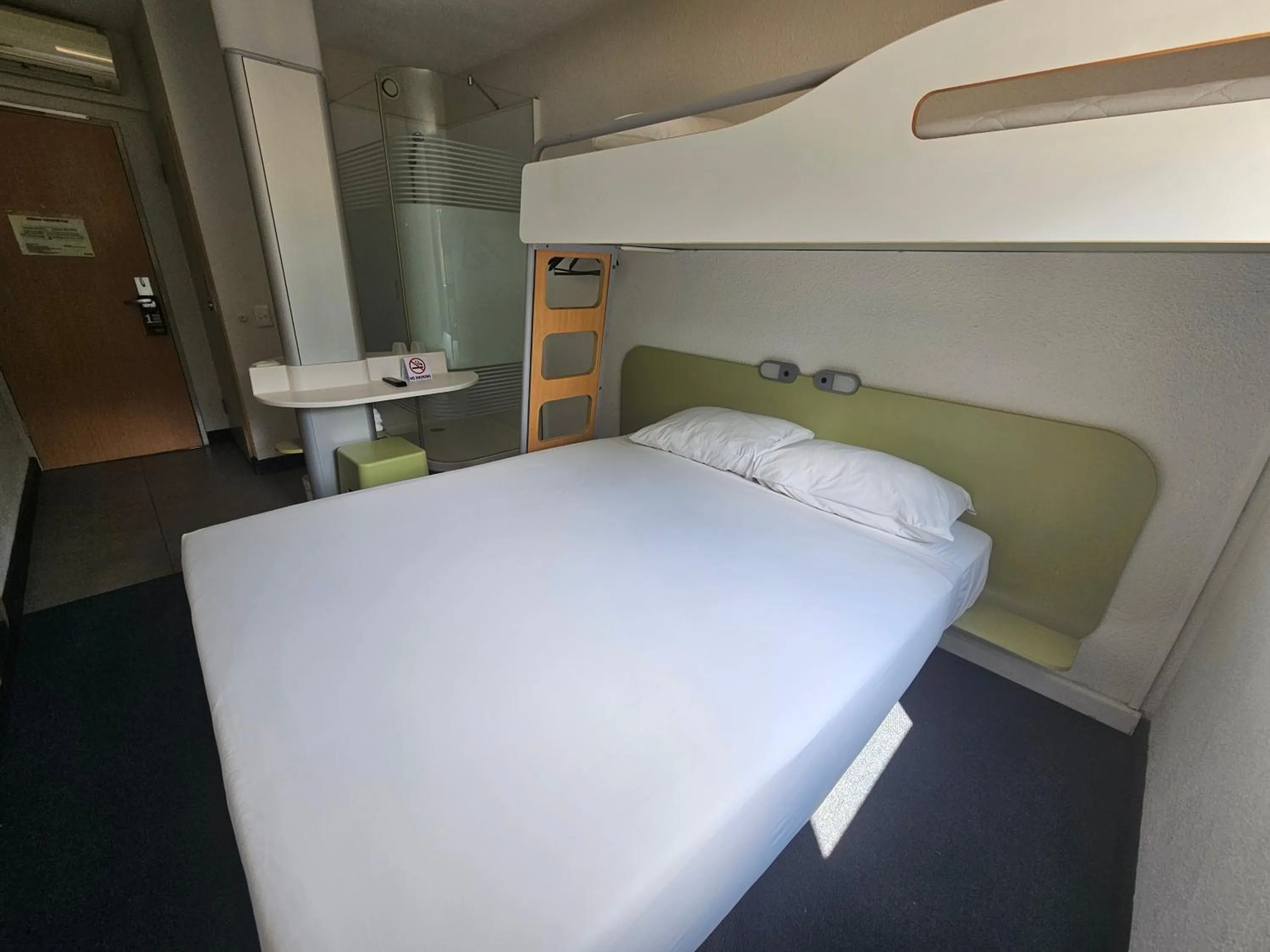 Photo of the whole room, Bed in SUN1 NELSPRUIT