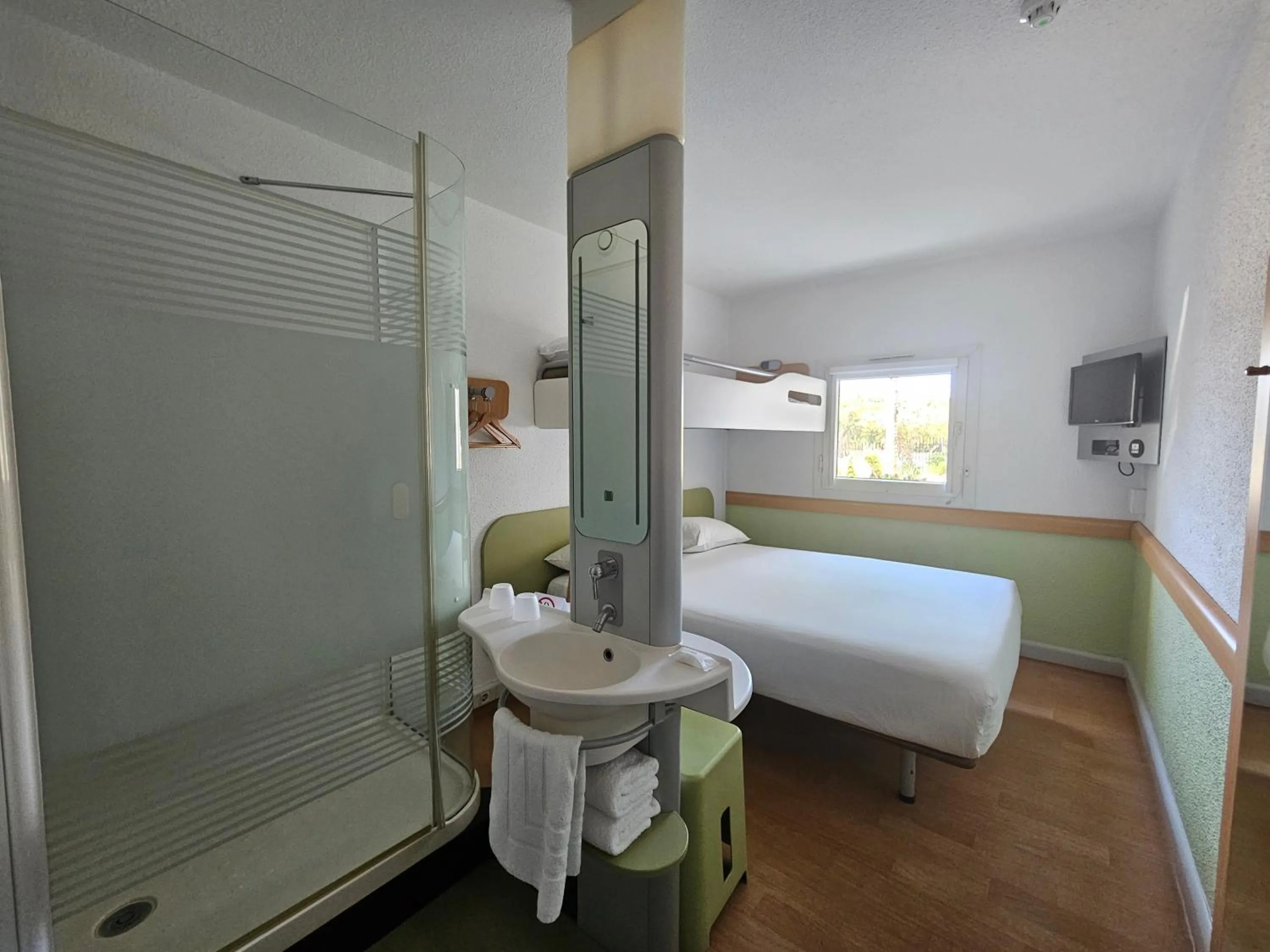 Photo of the whole room, Bed in SUN1 NELSPRUIT