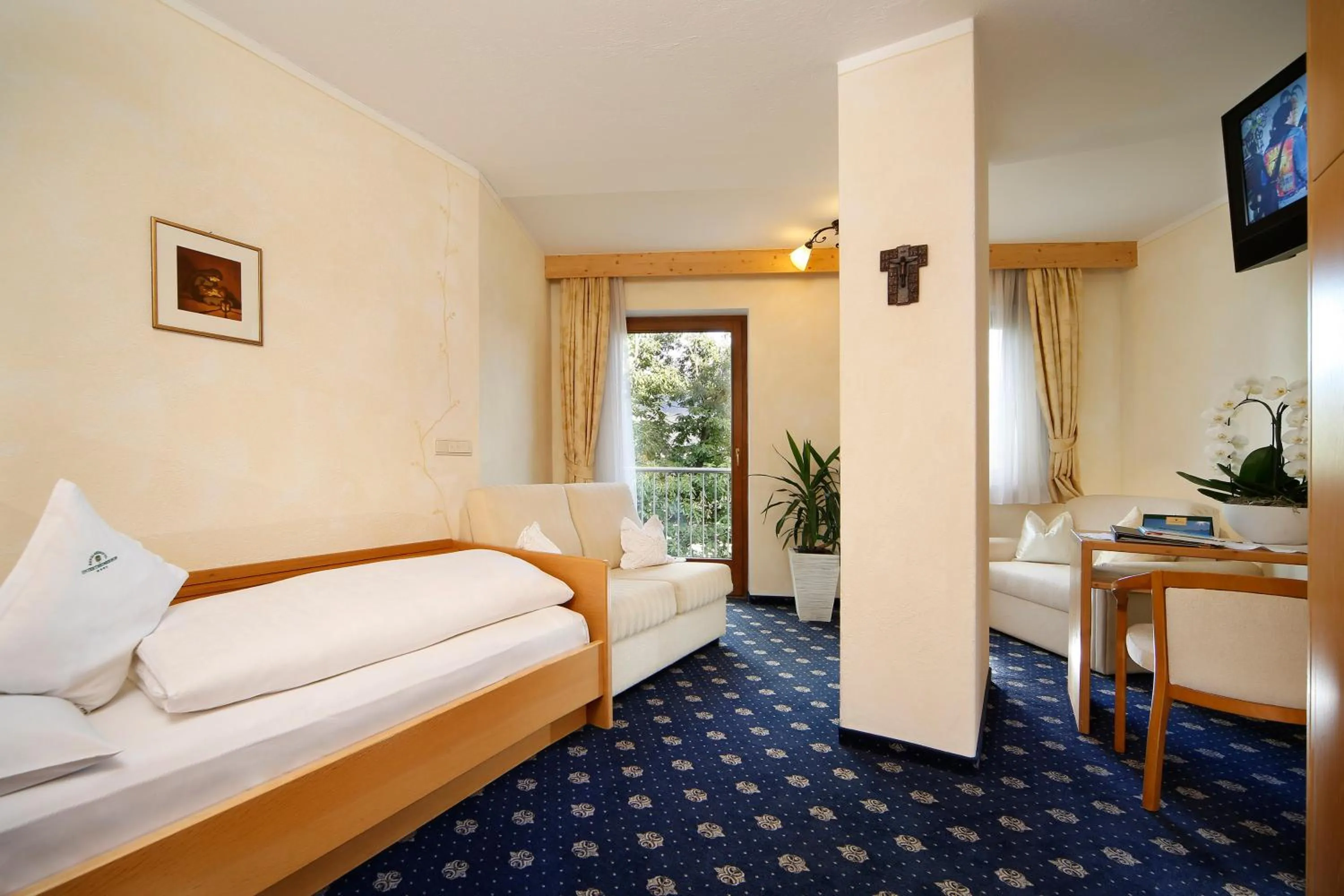 Photo of the whole room, Bed in Berglandhotel Untertheimerhof