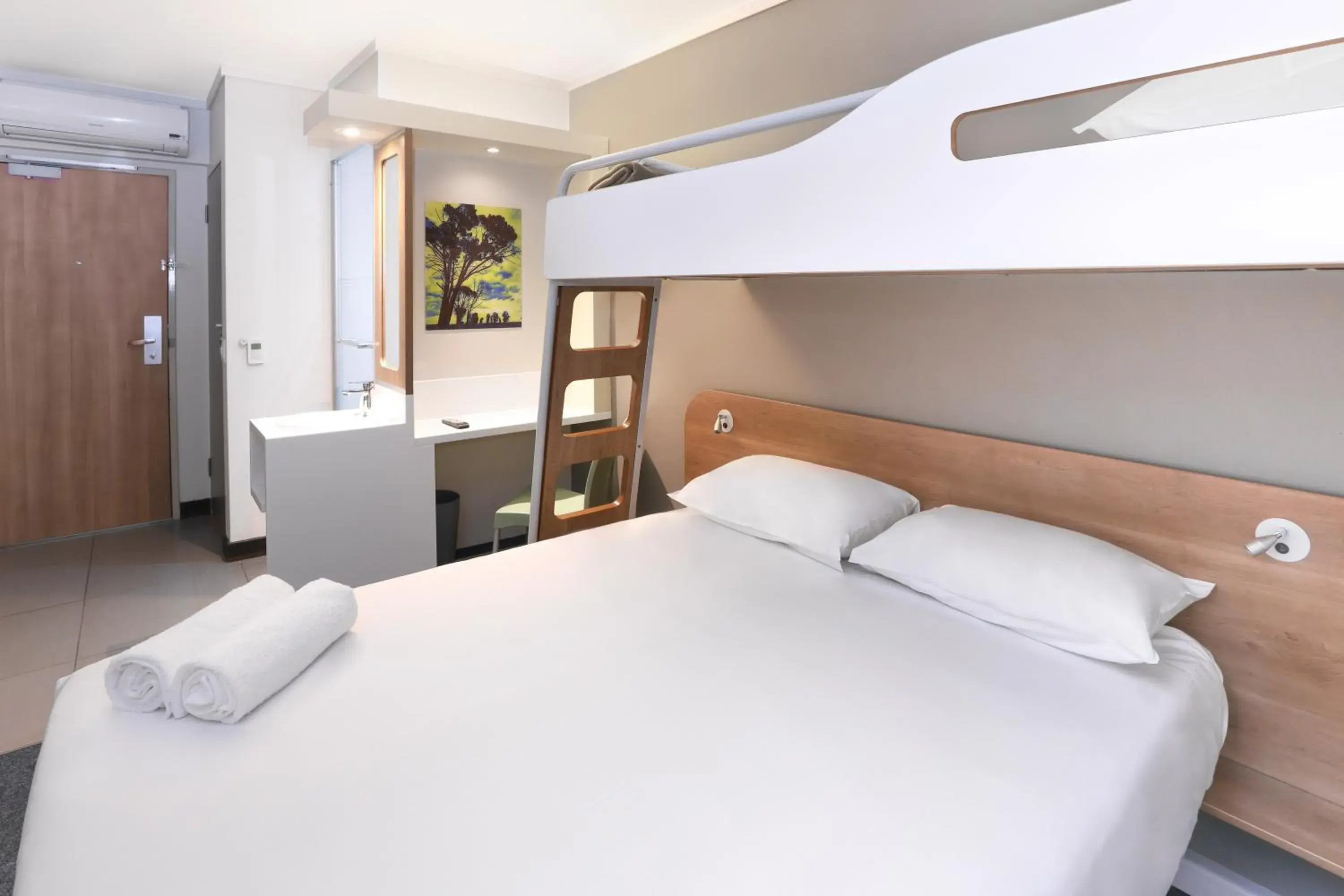 Standard Triple Room (Smoking) in SUN1 MILNERTON Standard Triple Room (Smoking) in SUN1 MILNERTON